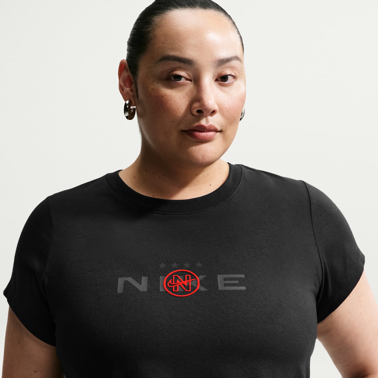 Женская футболка Nike Sportswear Chill Knit Slim Cropped (Plus Size), цвет: Чёрный / Светлый малиновый — фото 1