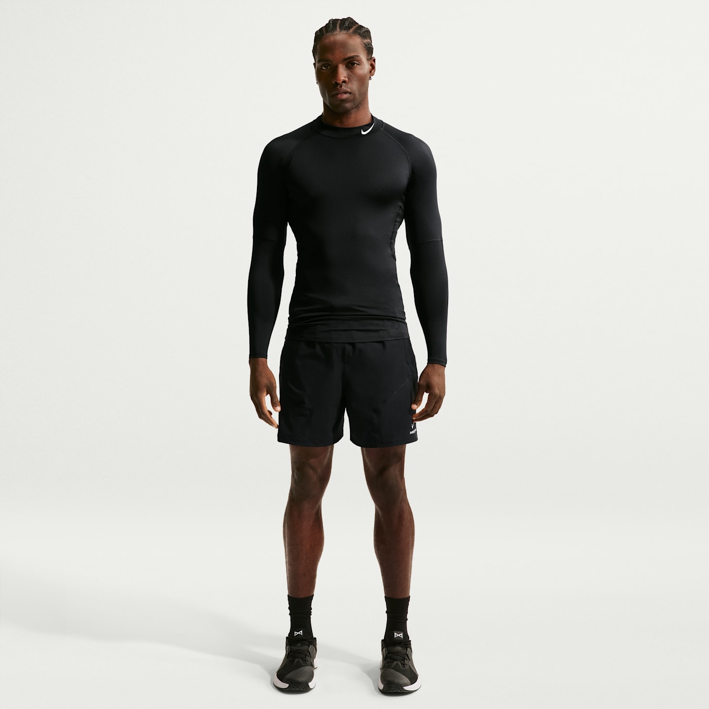 Мужской топ для фитнеса Nike Pro Dri-FIT с воротником-стойкой и длинным рукавом, цвет: Чёрный / Белый — фото 4