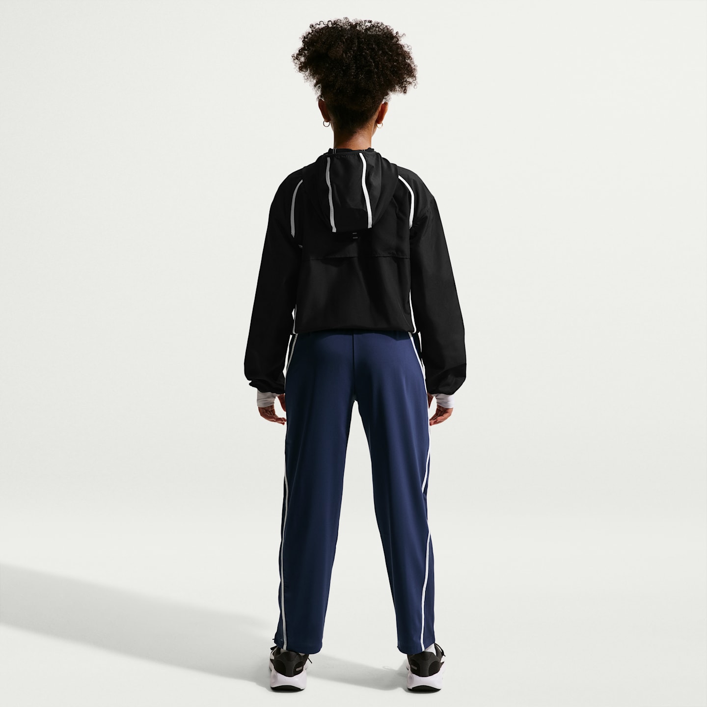 Детская беговая куртка Nike Tempo Repel для девочек, цвет: Чёрный / Белый — фото 5