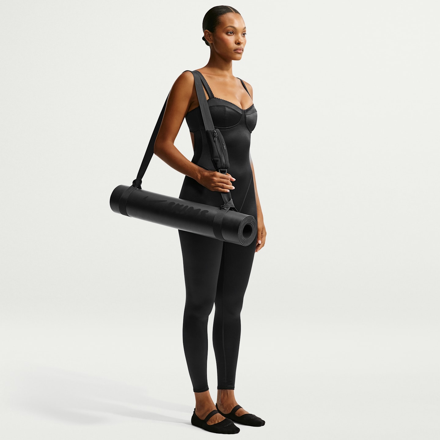 Женский коврик для йоги NikeSKIMS, цвет: Обсидиановый — фото 5