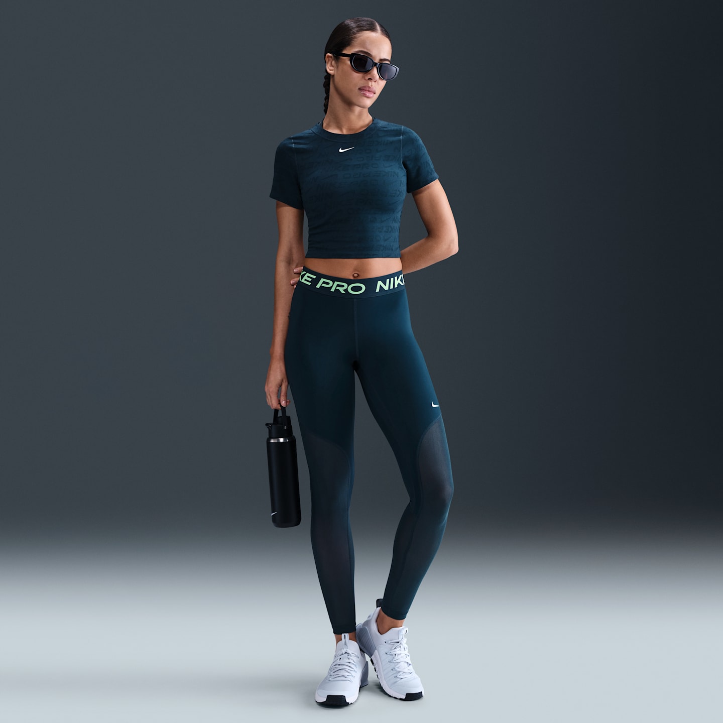 Женские леггинсы Nike Pro Mid-Rise Full-Length Mesh-Paneled, цвет: Тёмно-синий / Кислотно-жёлтый — фото 1