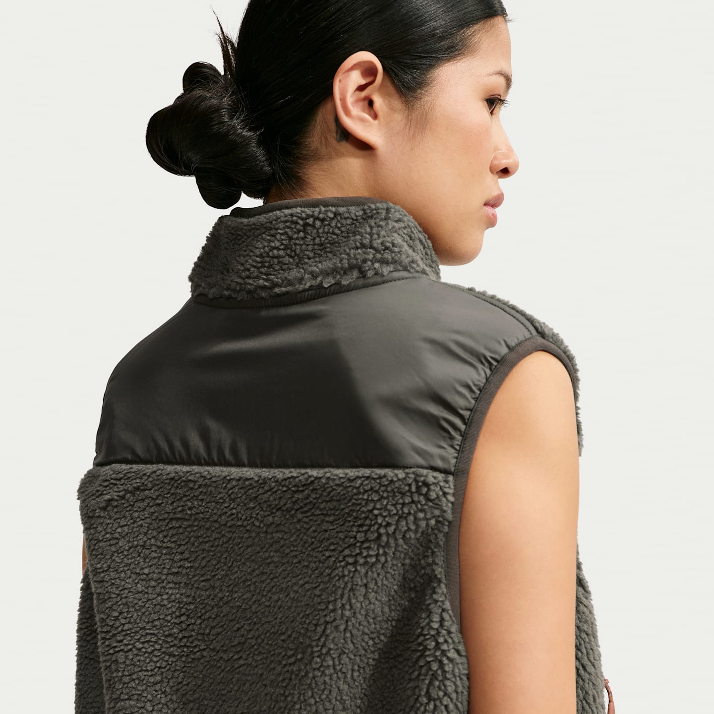 Женский жилет NikeSKIMS Sherpa Oversized, цвет: Обсидиановый — фото 2
