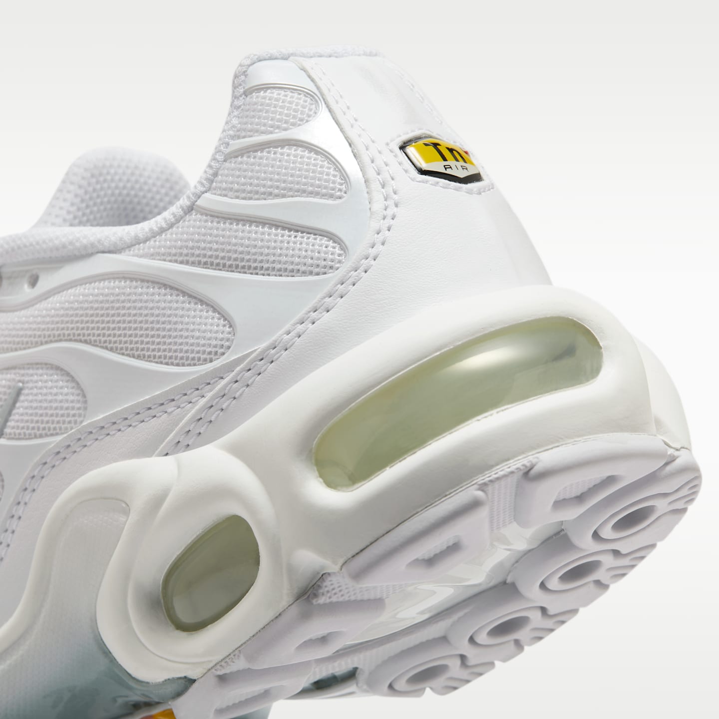 Женские кроссовки Nike Air Max Plus, цвет: Белый / Чистый платиновый — фото 8