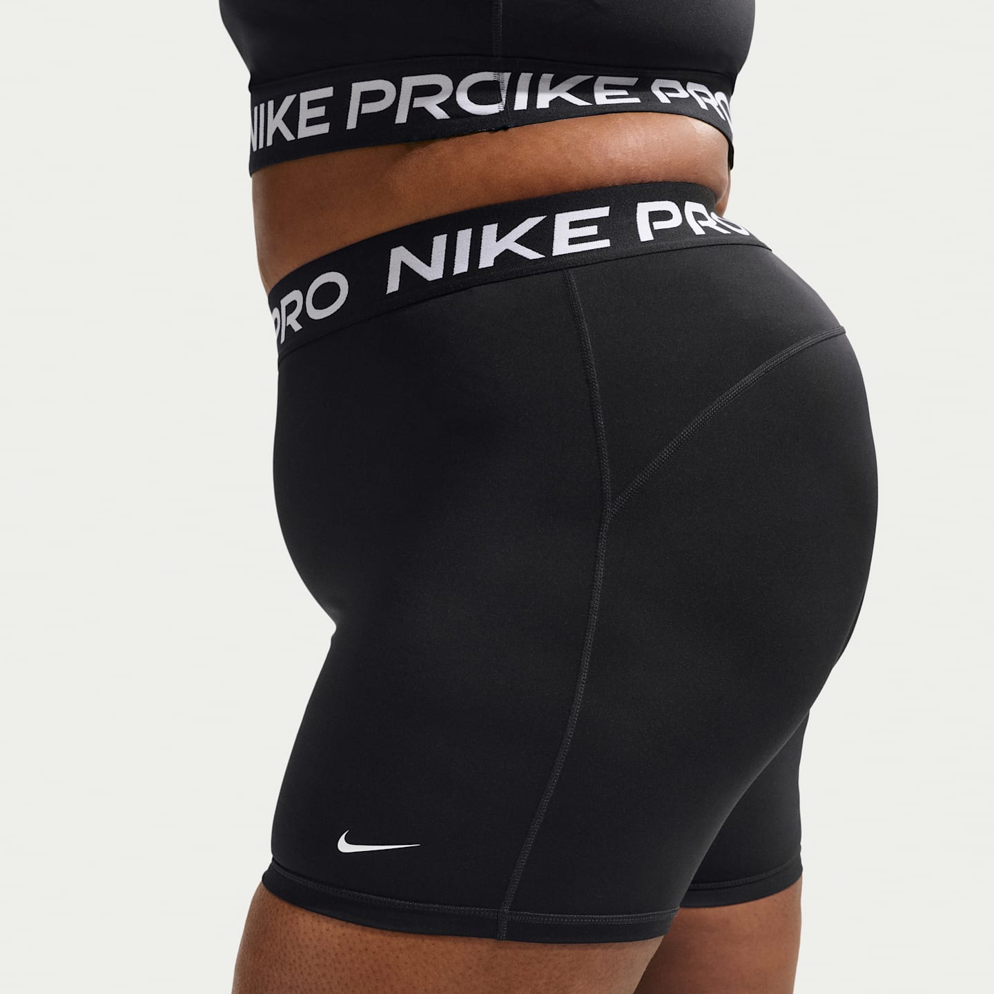 Женские шорты Nike Pro 365 5", большие размеры, цвет: Чёрный / Белый — фото 3