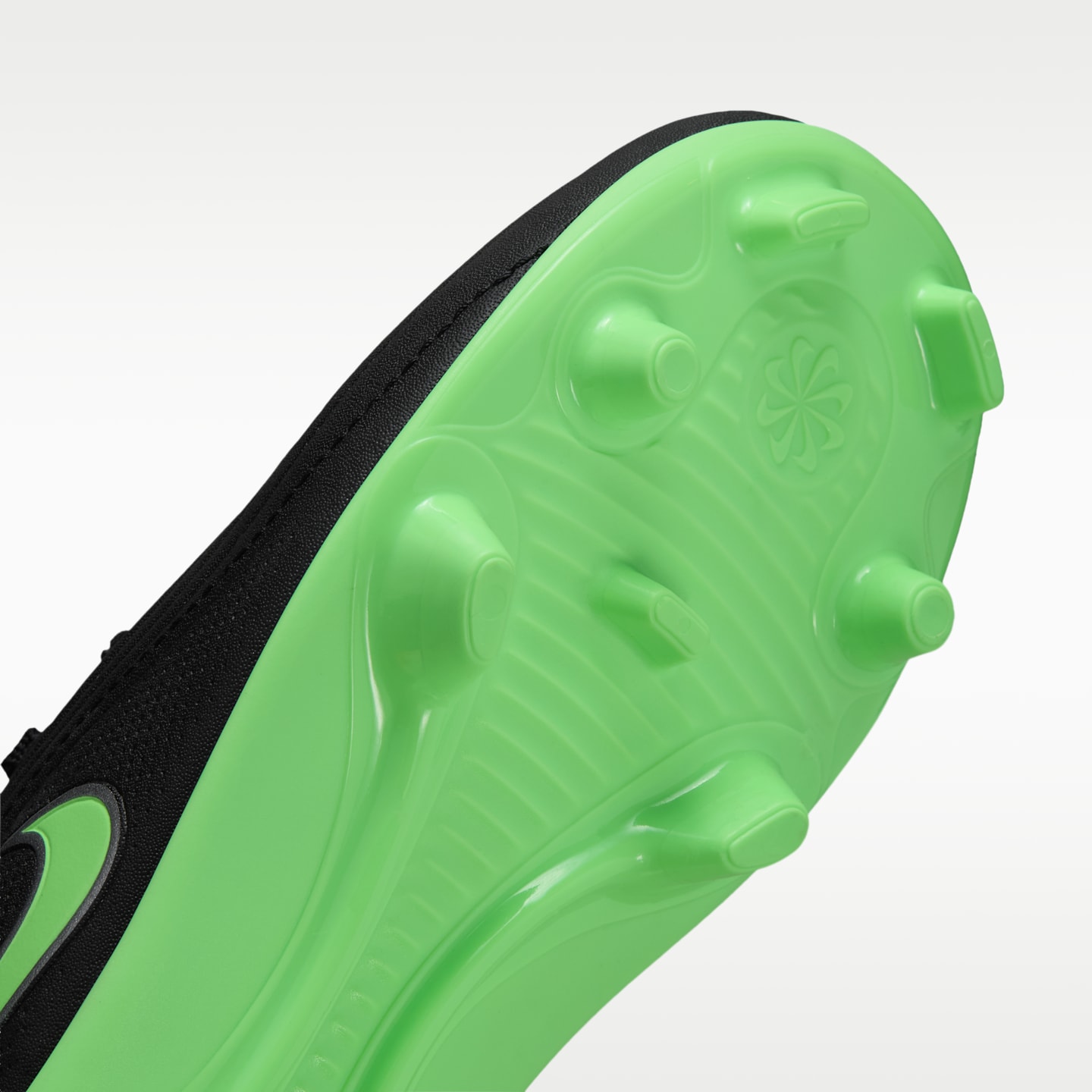 Детские бутсы Nike Jr. Tiempo Maestro Club Multi-Ground Low-Top Soccer Cleats, цвет: Чёрный / Зелёный — фото 7