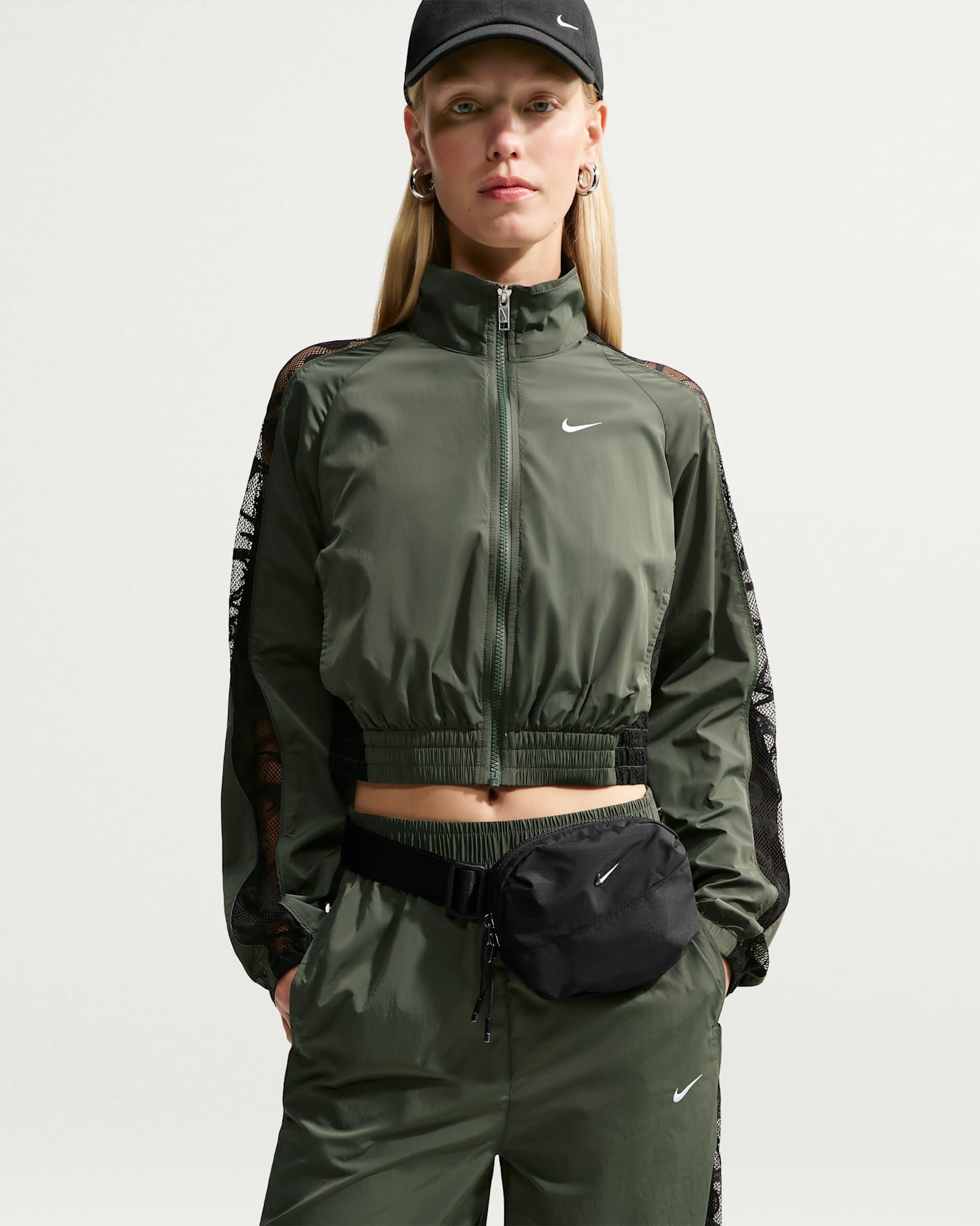 Женская сумка Nike Aura Crossbody (2L), цвет: Чёрный / Графитовый — фото 11