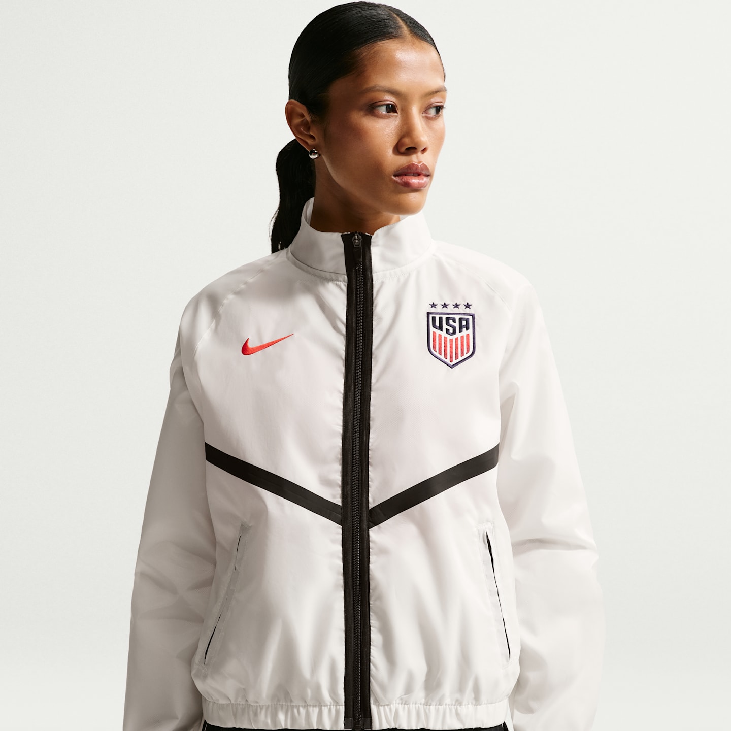 Женская футбольная куртка Nike Uswnt Anthem Dri-FIT, цвет: Молочный / Чёрный — фото 1