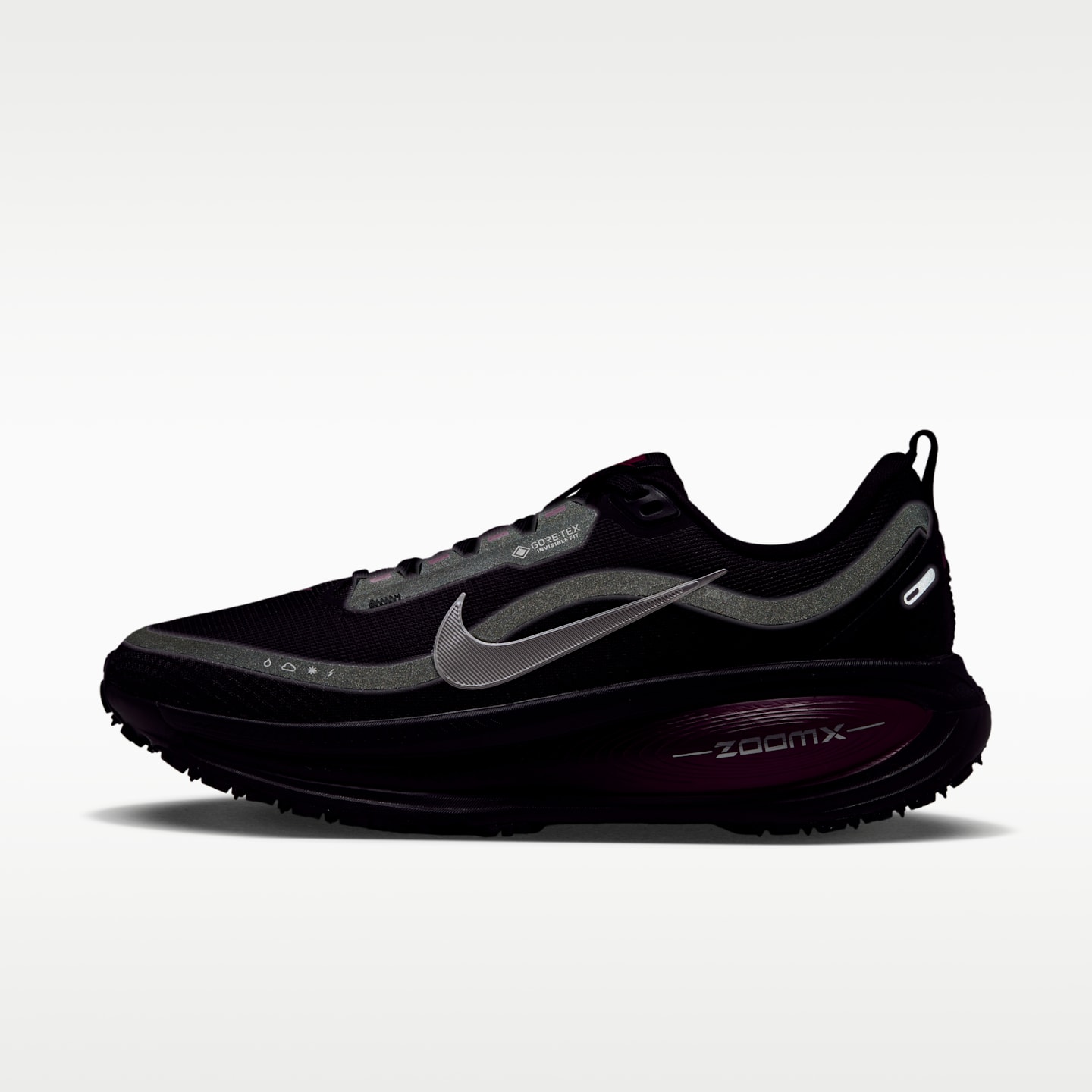 Женские кроссовки Nike Vomero 18 GORE-TEX Waterproof Road Running Shoes with Reflective Accents, цвет: Чёрный / Ягодный — фото 9