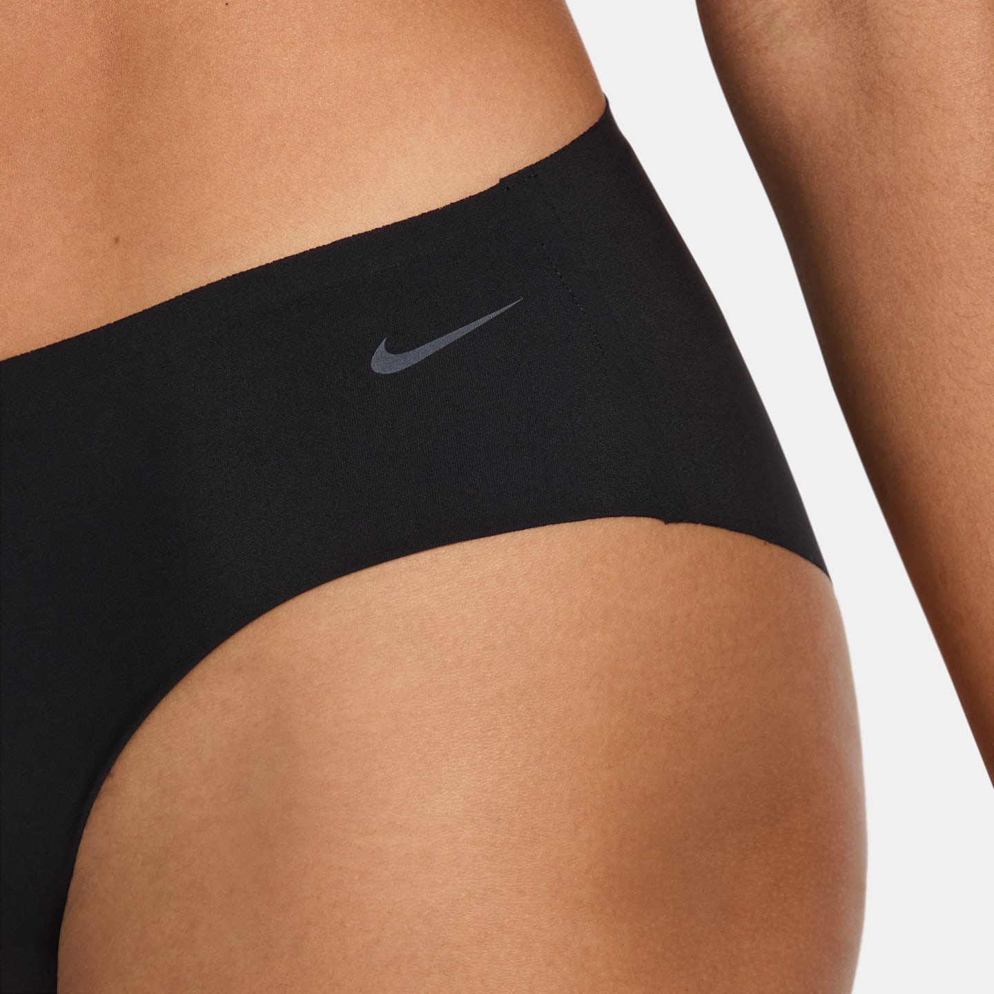 Женские трусы-брифы Nike с защитой от протечек для менструации, цвет: Чёрный / Холодный серый — фото 5