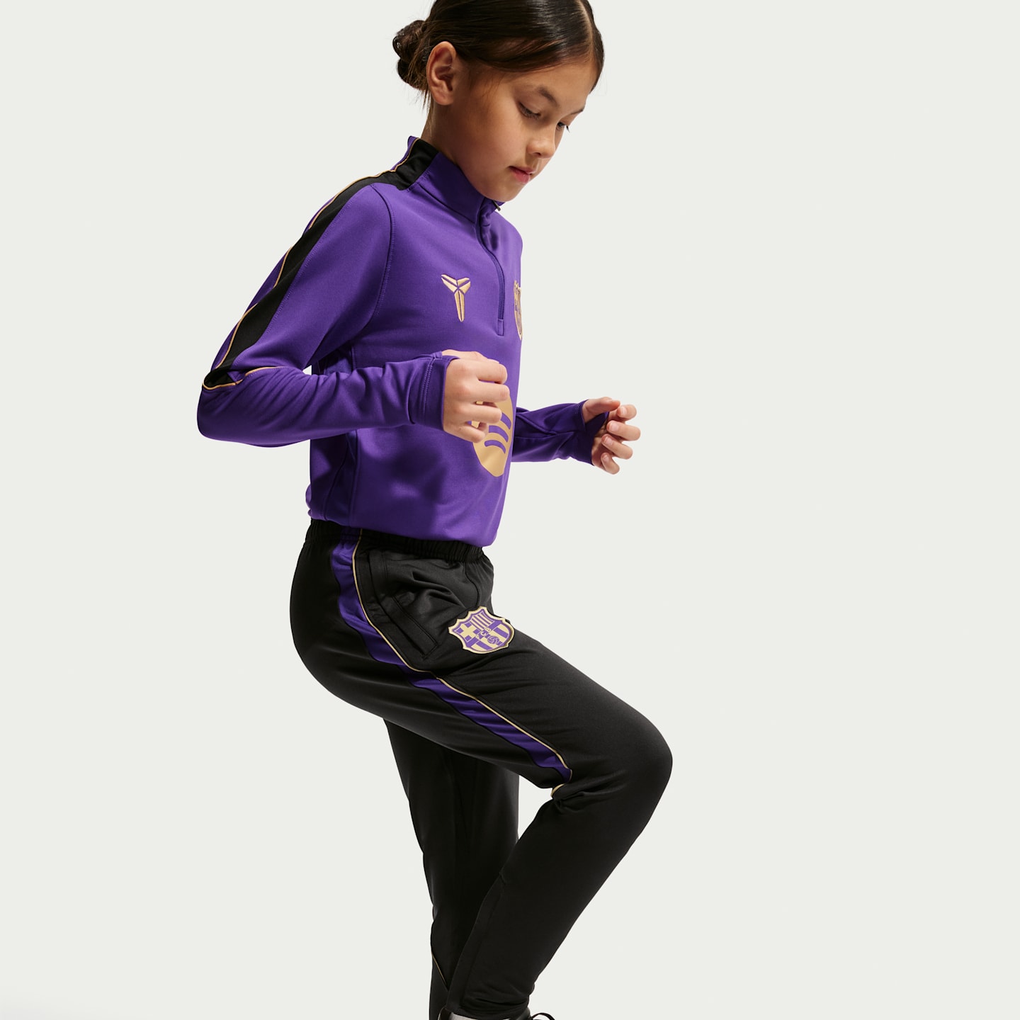 Детские футбольные трикотажные брюки Nike FC Barcelona Strike Away Kobe Dri-FIT, цвет: Чёрный / Фиолетовый — фото 5
