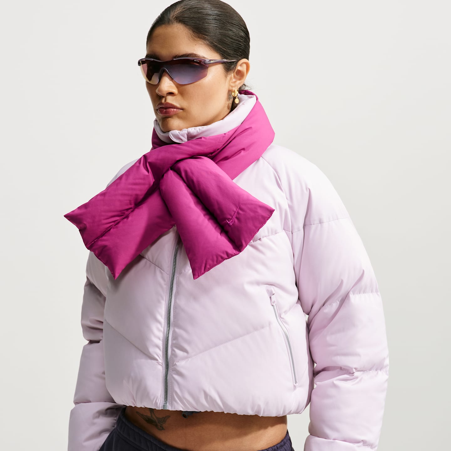 Женская куртка Nike Sportswear Windpuffer Loose Storm-FIT Down, цвет: Выбеленный сиреневый / Ягодный — фото 1