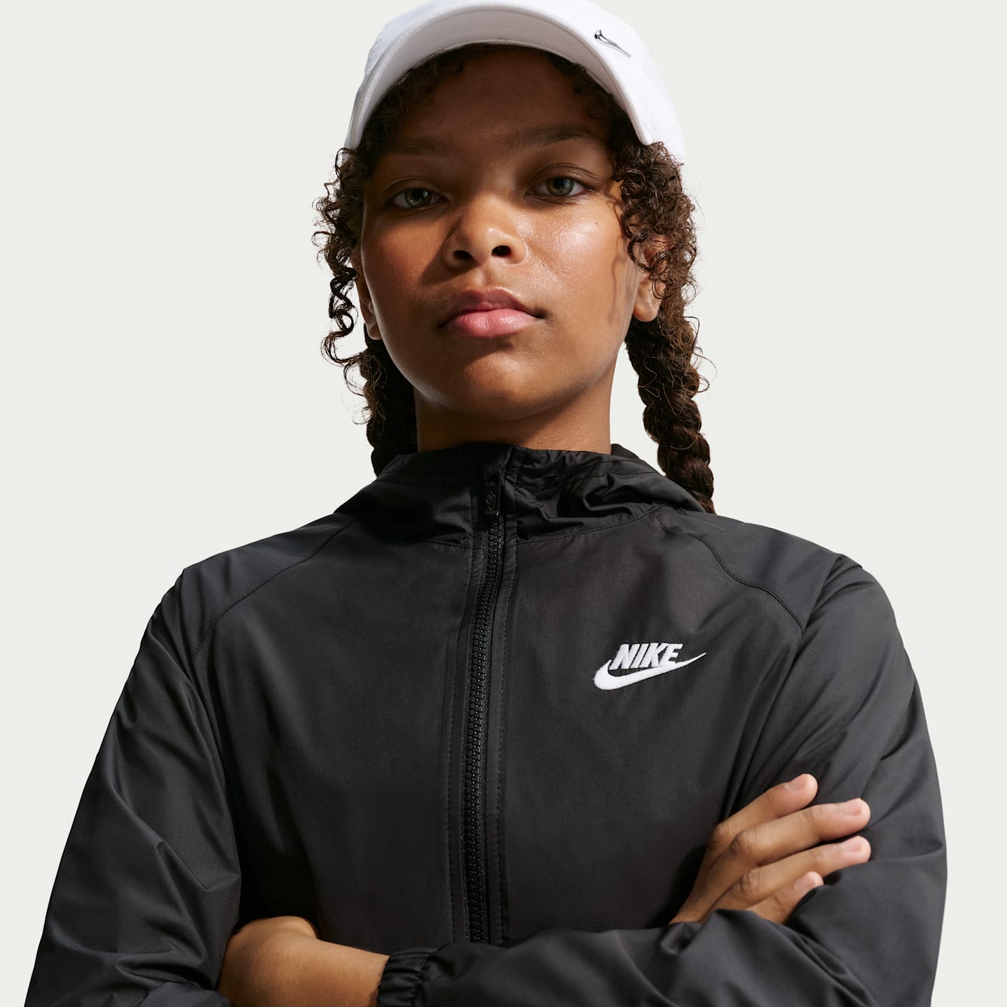 Детская куртка Nike Sportswear Windrunner Hooded Repel, цвет: Чёрный / Белый — фото 2
