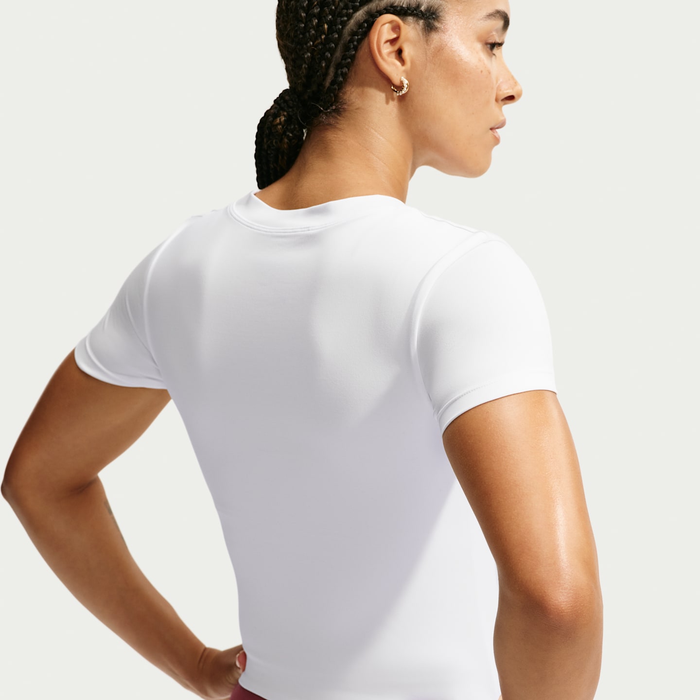 Спортивное бра Dri-FIT, уплотнённая чашка, лёгкая поддержка — Nike, цвет: Белый / Чёрный — фото 2