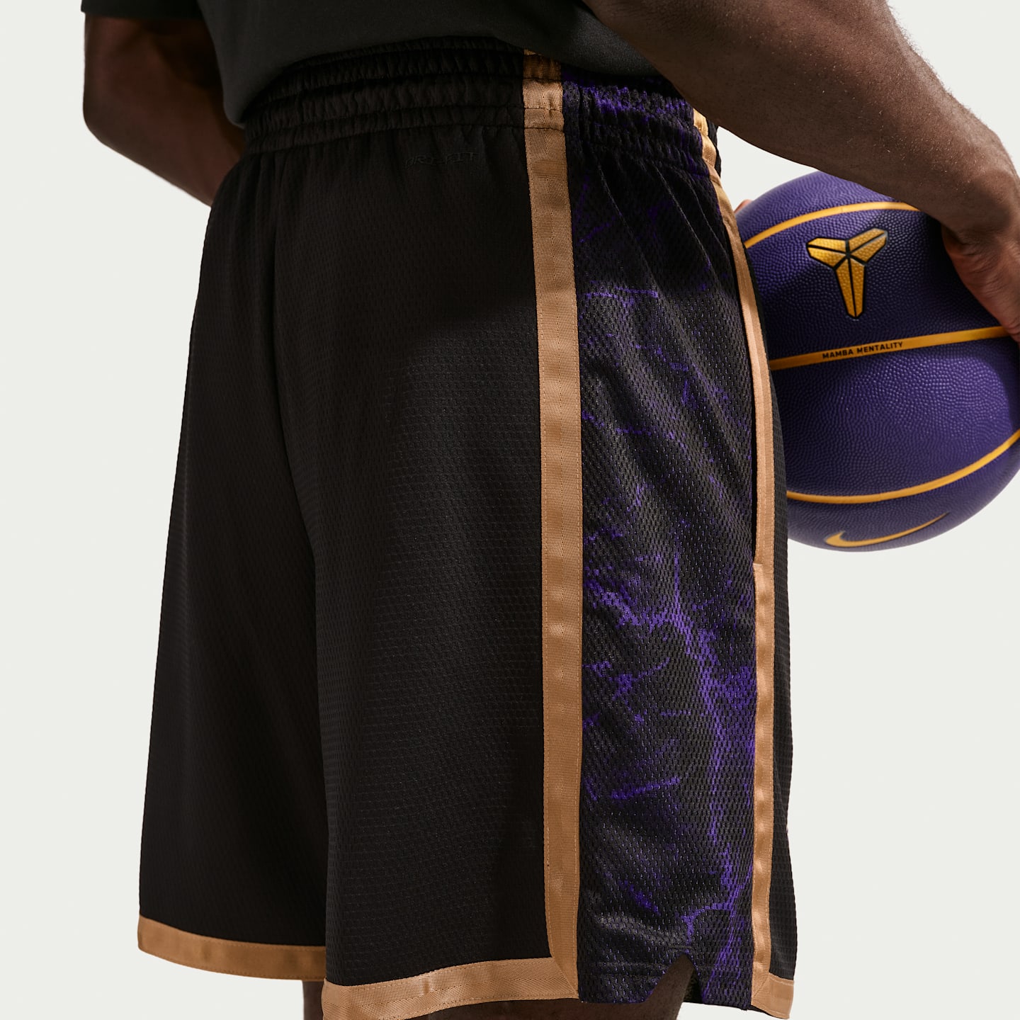 Мужские шорты Nike FC Barcelona Away Kobe Dri-FIT Soccer, цвет: Чёрный / Золотой — фото 3