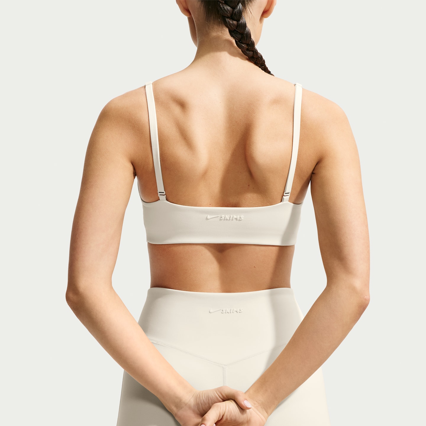 Женский бюстгальтер NikeSKIMS Matte Micro-Scoop, цвет: Слоновая кость / Фламинго — фото 2