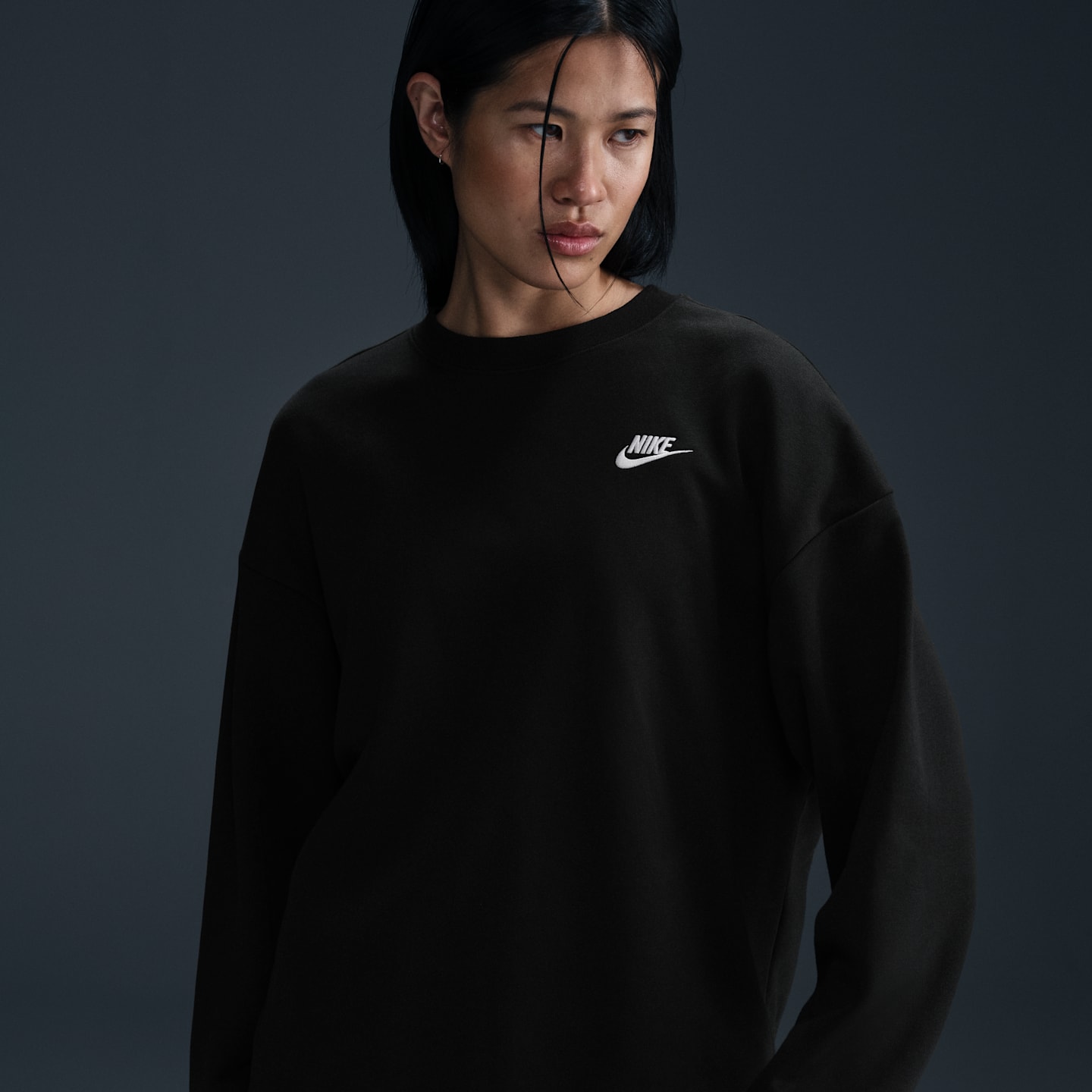 Женский свободный свитшот Nike Sportswear Club Fleece, цвет: Чёрный / Белый — фото 6