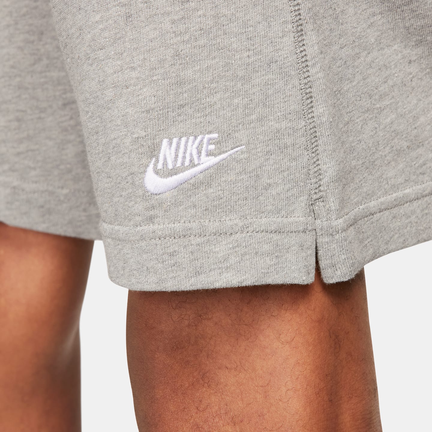 Мужские трикотажные шорты Nike Sportswear Club, цвет: Серый меланжевый / Белый — фото 5