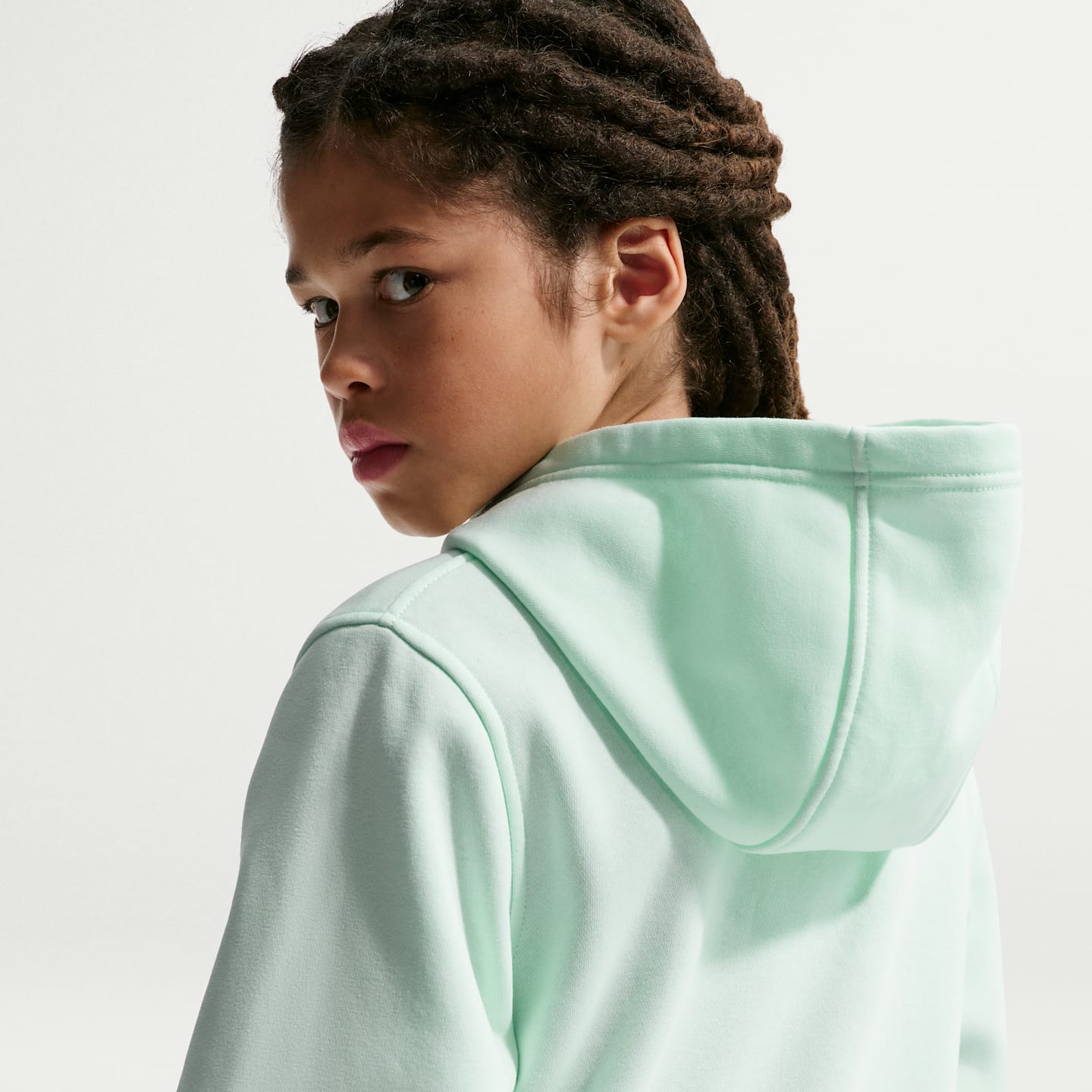 Детское худи Nike Sportswear Club Fleece Pullover, цвет: Зелёный / Белый, вариант 1 — фото 2