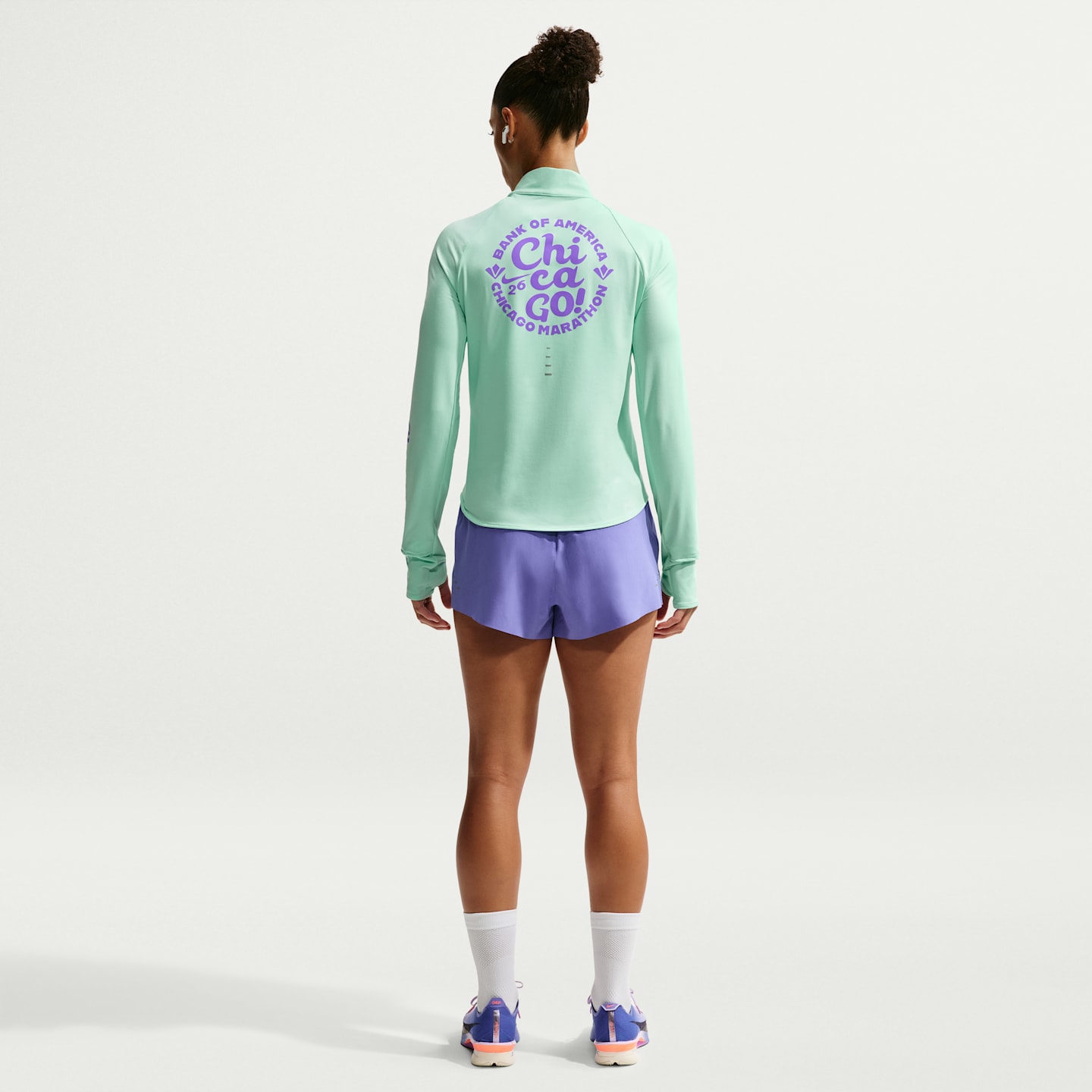 Женский беговой топ Nike Swift Dri-FIT с UV-защитой на молнии 1/2, цвет: Зелёный / Виноградный — фото 5