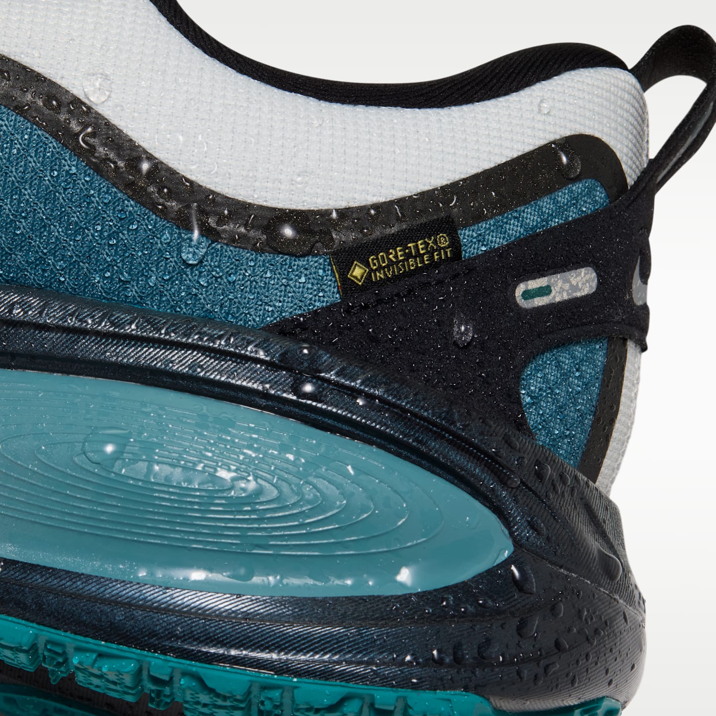 Мужские кроссовки Nike Vomero 18 GORE-TEX Waterproof Road Running, цвет: Молочный белый / Синий — фото 10
