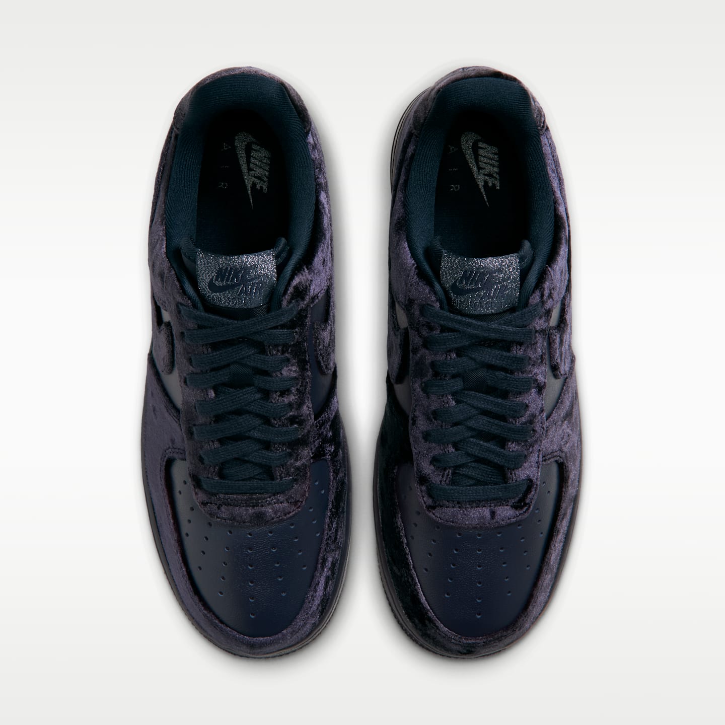 Женские кроссовки Nike Air Force 1 '07 SE Velvet, цвет: Обсидиановый / Чёрный — фото 4