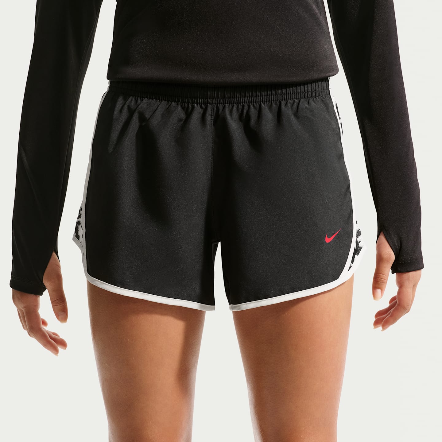 Детские шорты Nike Tempo Dri-FIT для девочек, цвет: Чёрный — фото 2