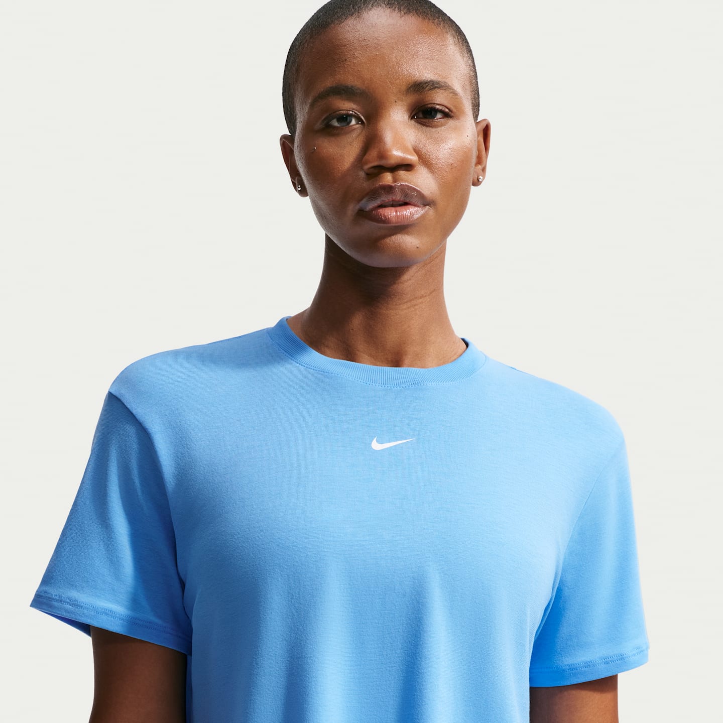 Женский укороченный топ Nike One Relaxed Dri-FIT с коротким рукавом, цвет: Синий / Белый — фото 1