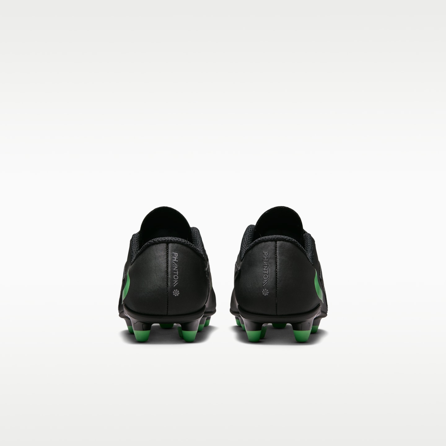 Детские бутсы Nike Jr. Phantom 6 Low Club Multi-Ground Soccer Cleats, цвет: Чёрный / Зелёный — фото 6