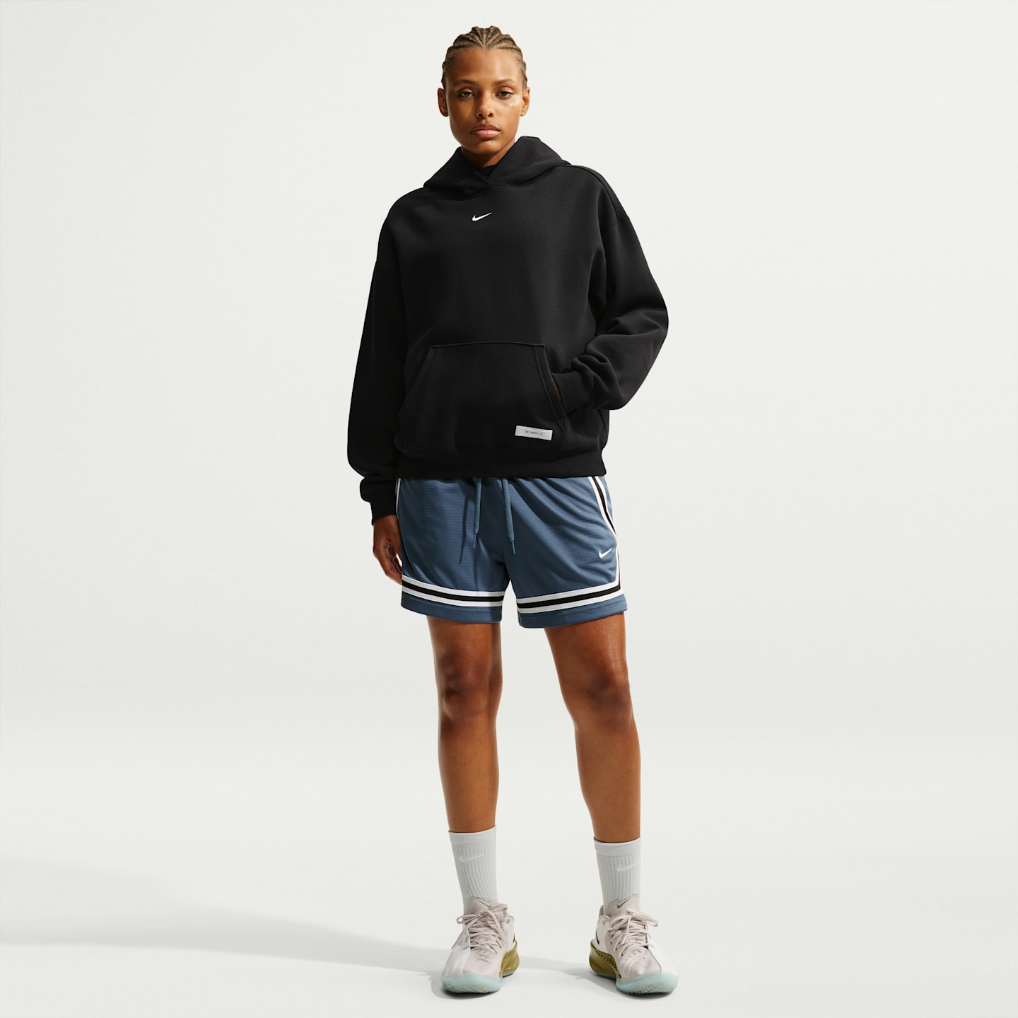 Женское баскетбольное худи Nike Therma-FIT Performance, цвет: Чёрный / Белый — фото 4
