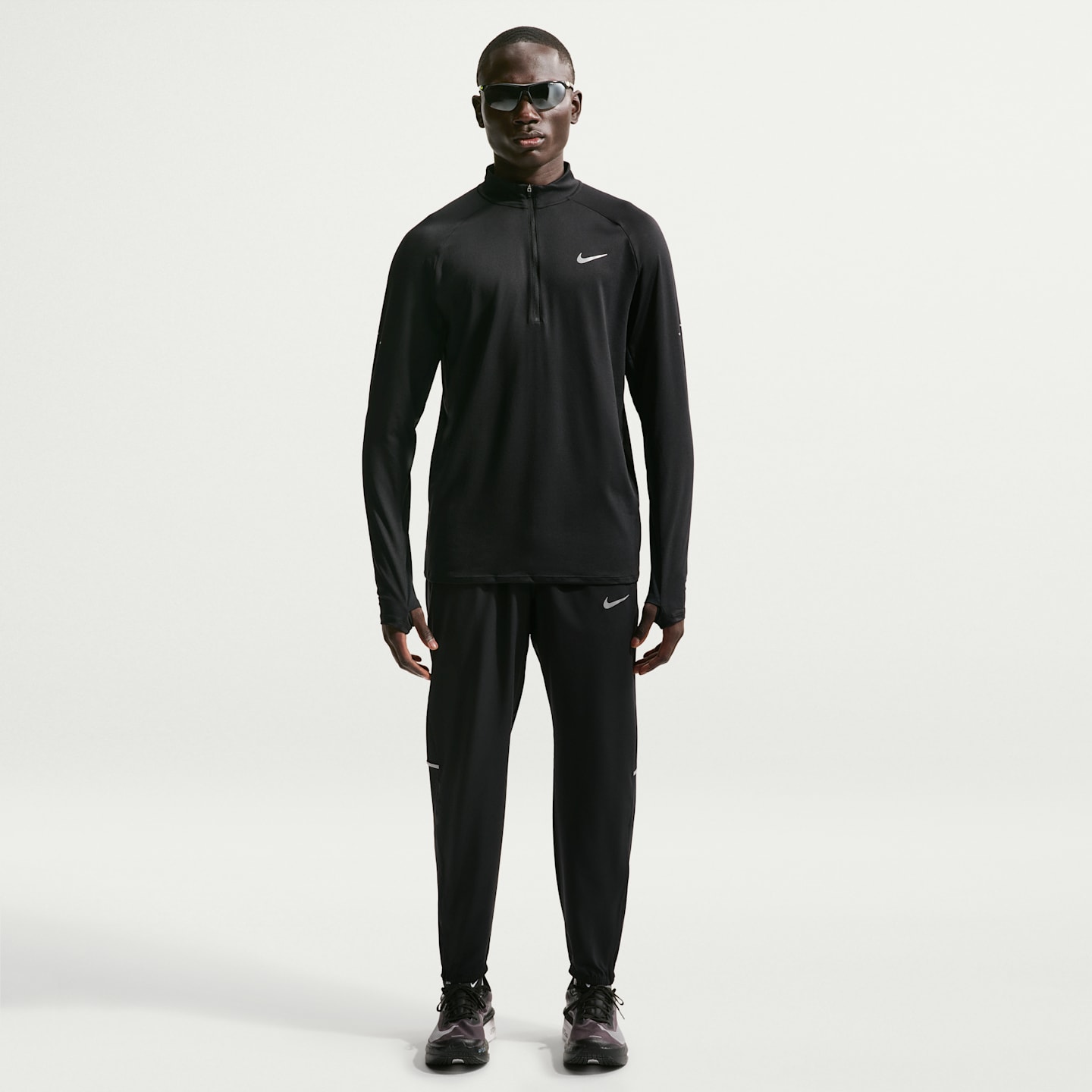 Мужской беговой промежуточный слой Nike Stride Dri-FIT на молнии 1/2, цвет: Чёрный — фото 4