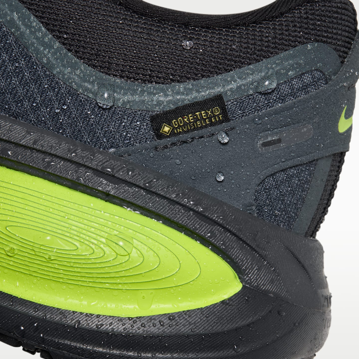 Мужские кроссовки Nike Vomero 18 GORE-TEX Waterproof Road Running Shoes with Reflective Accents, цвет: Антрацитовый / Лимонный — фото 10