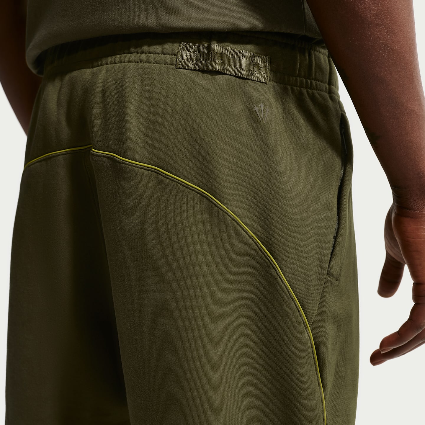Мужские брюки Nike Nocta Open-Hem Fleece CS, цвет: Мох / Средний оливковый — фото 6
