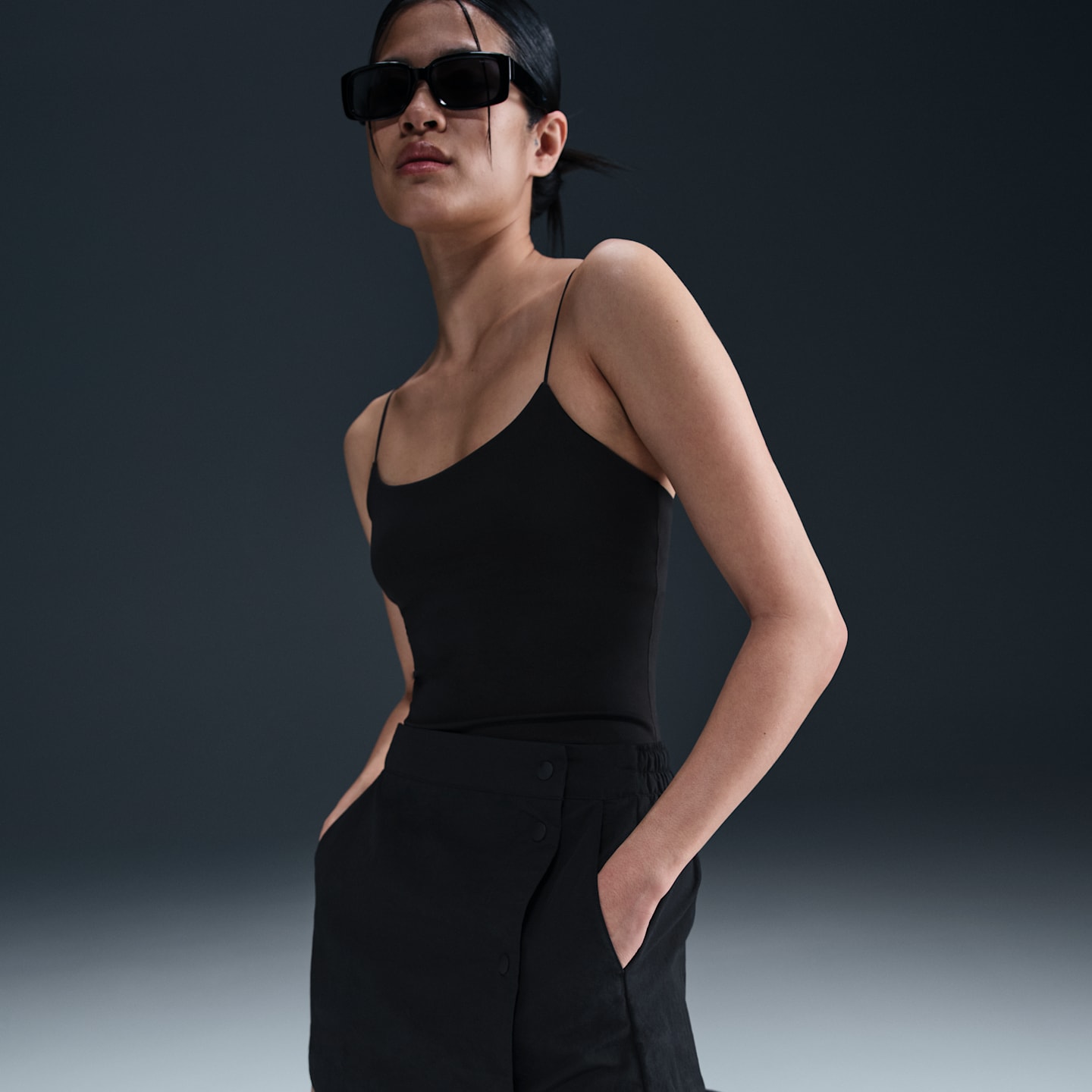 Женская юбка-шорты Nike Sportswear Essential Woven Skort, цвет: Чёрный / Белый — фото 5