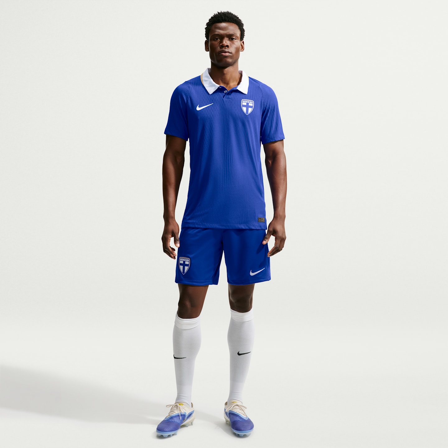 Мужской топ Nike Finland 2026 Match Home Aero-FIT Soccer Authentic Jersey, цвет: Синий / Белый — фото 4