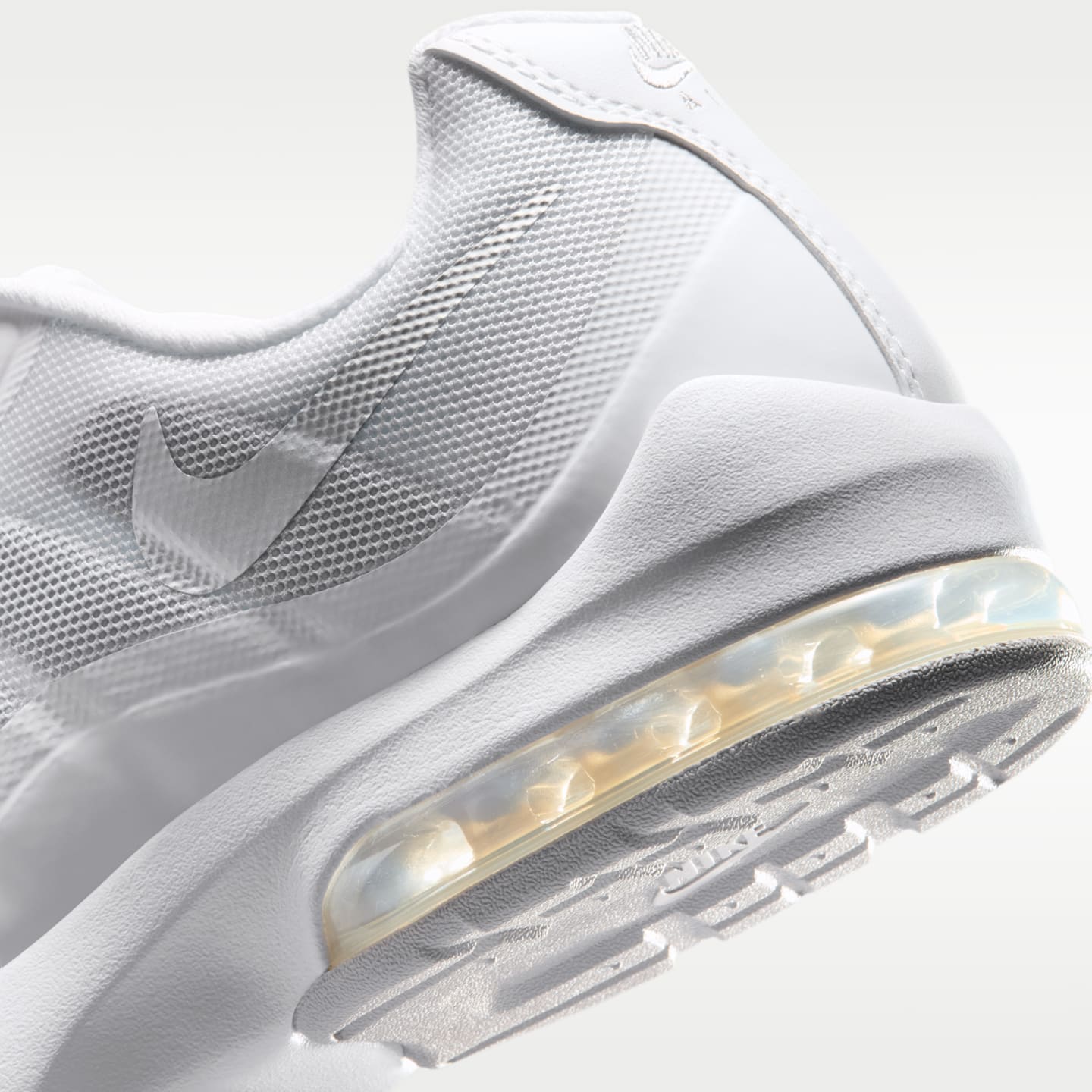 Женские кроссовки Nike Air Max Invigor, цвет: Белый / Серебряный — фото 8