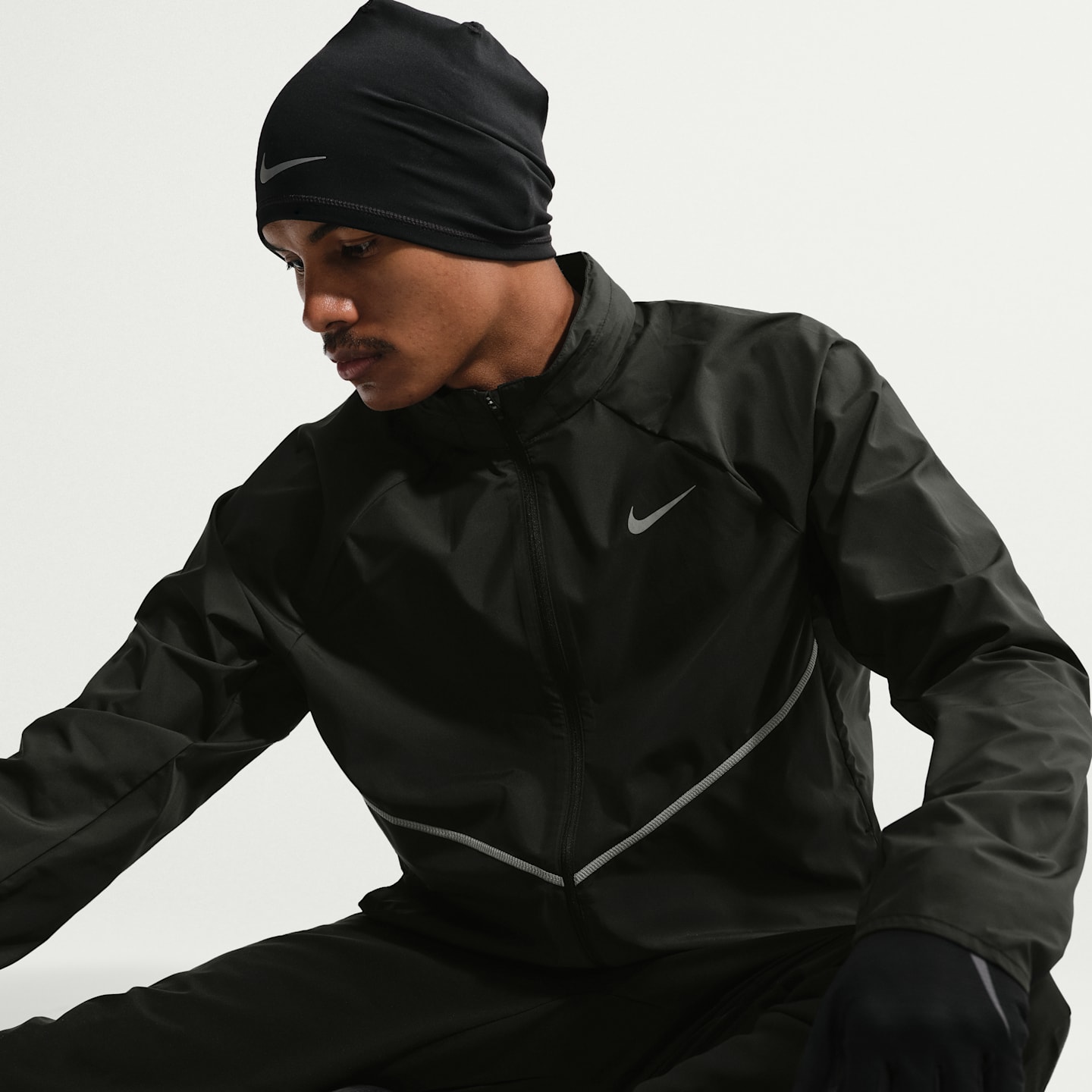 Мужская беговая куртка Nike Miler Repel с УФ-защитой, цвет: Чёрный — фото 3