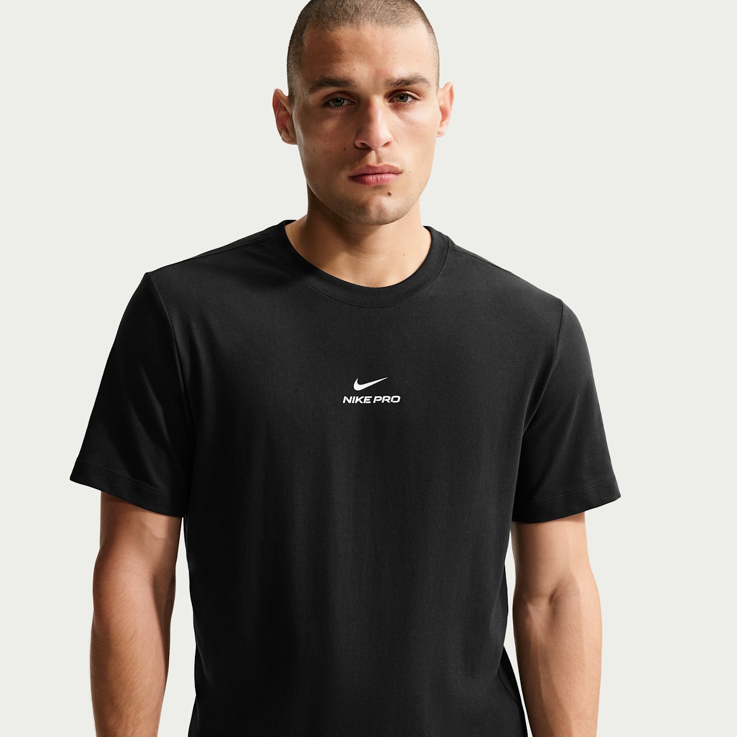 Мужская футболка Nike Pro Dri-FIT, цвет: Чёрный / Белый — фото 1