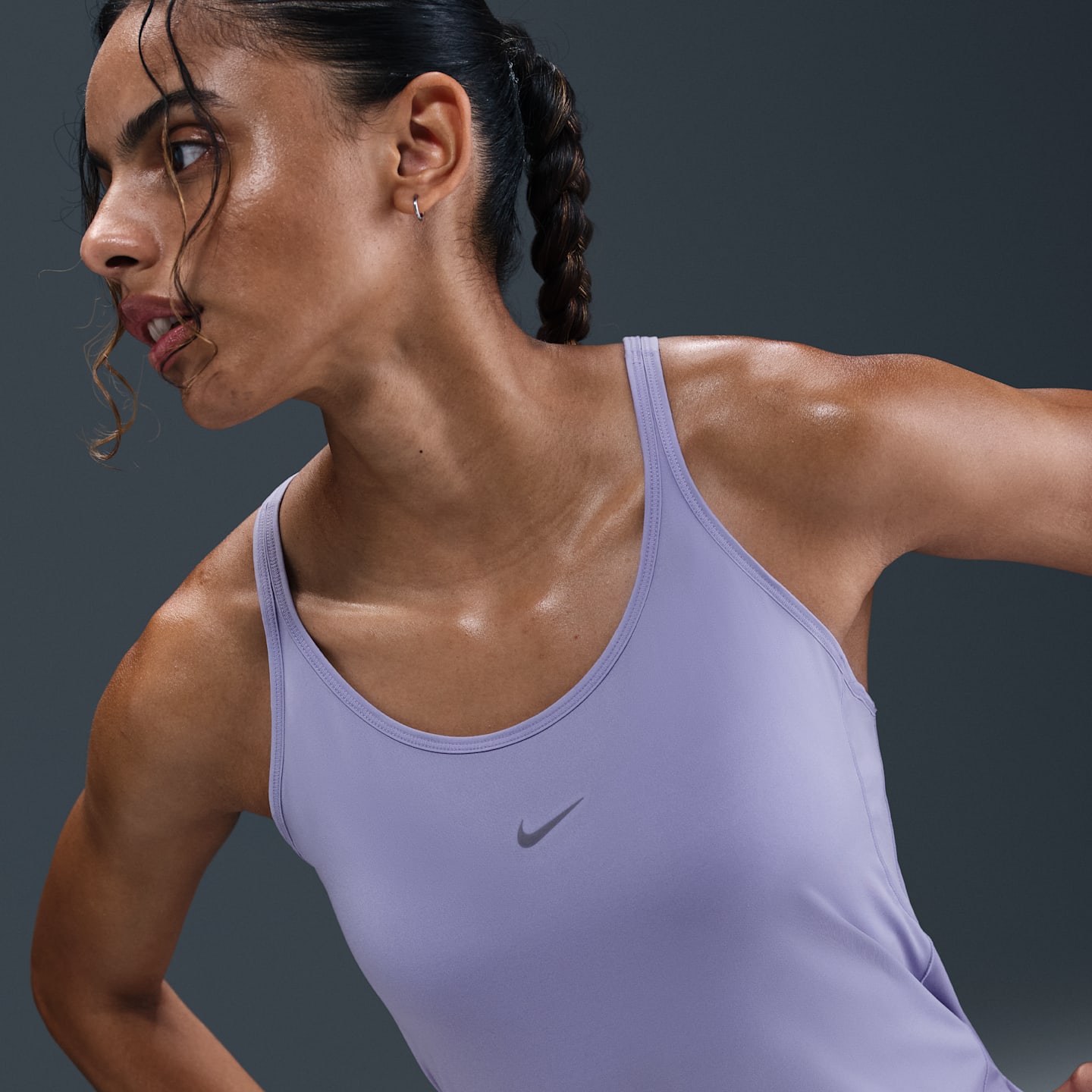 Женский топ Nike One Classic Dri-FIT Strappy, цвет: Сиреневый ледяной / Чёрный — фото 3