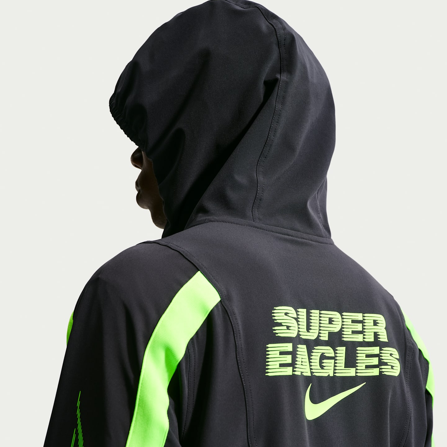Мужская футбольная тканая куртка Nike Dri-FIT Nigeria Energy, цвет: Чёрный / Зелёный — фото 2