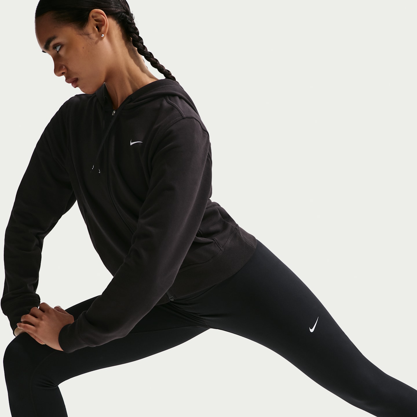 Женские леггинсы Nike One High-Waisted Crop Leggings, цвет: Чёрный / Белый — фото 4