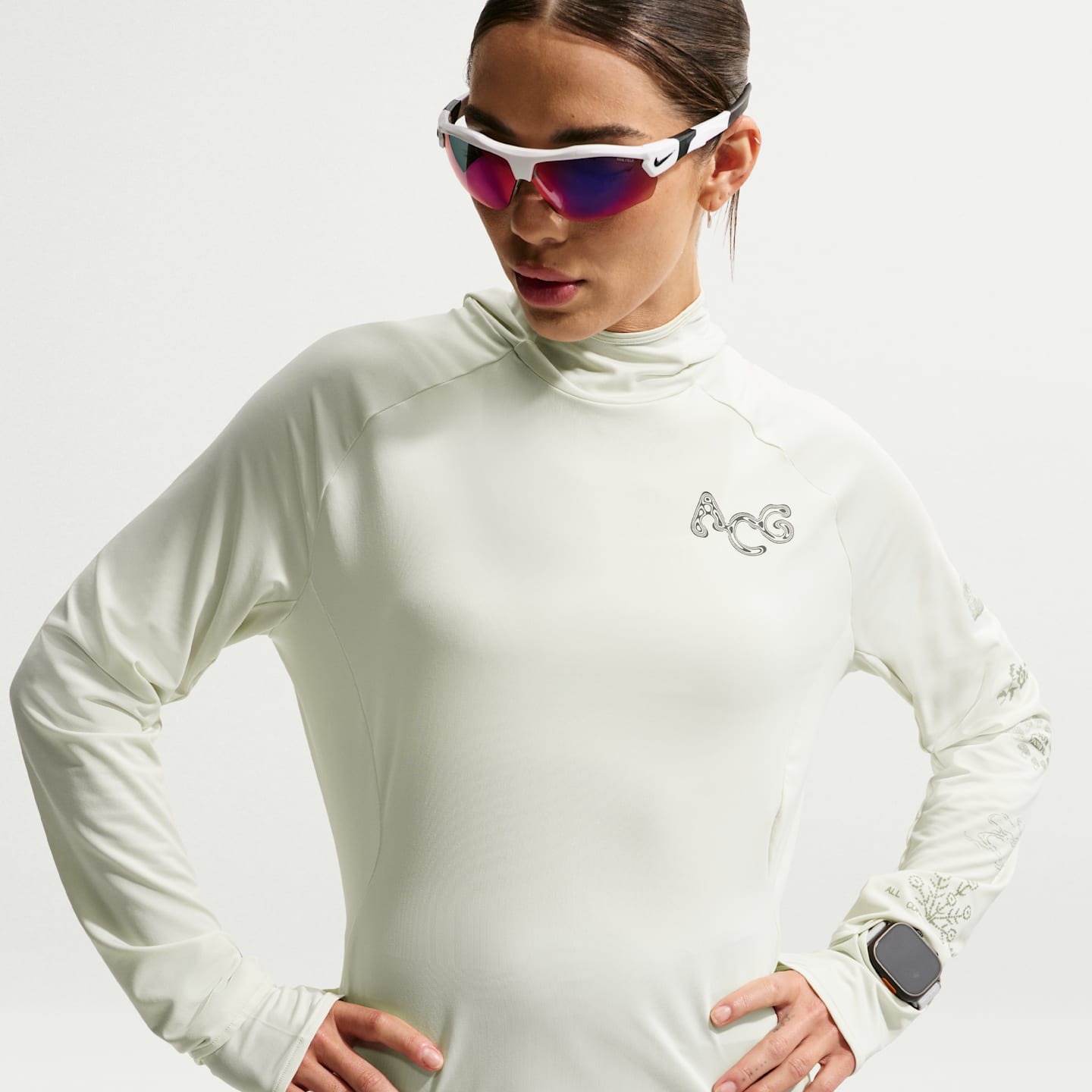 Женский топ Nike ACG "Solar Chase" Dri-FIT UV Protection Hooded Trail Running Top, цвет: Морской / Чёрный еловый — фото 1
