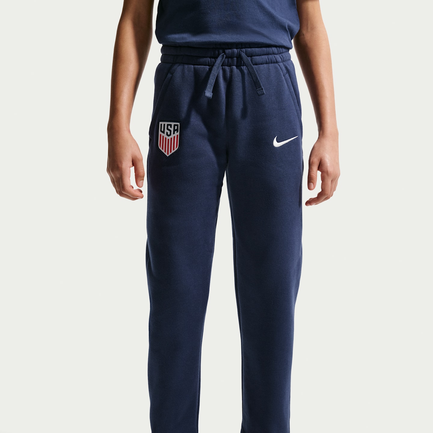 Детские флисовые футбольные джоггеры Nike Usmnt Club, цвет: Тёмно-синий / Молочный — фото 2