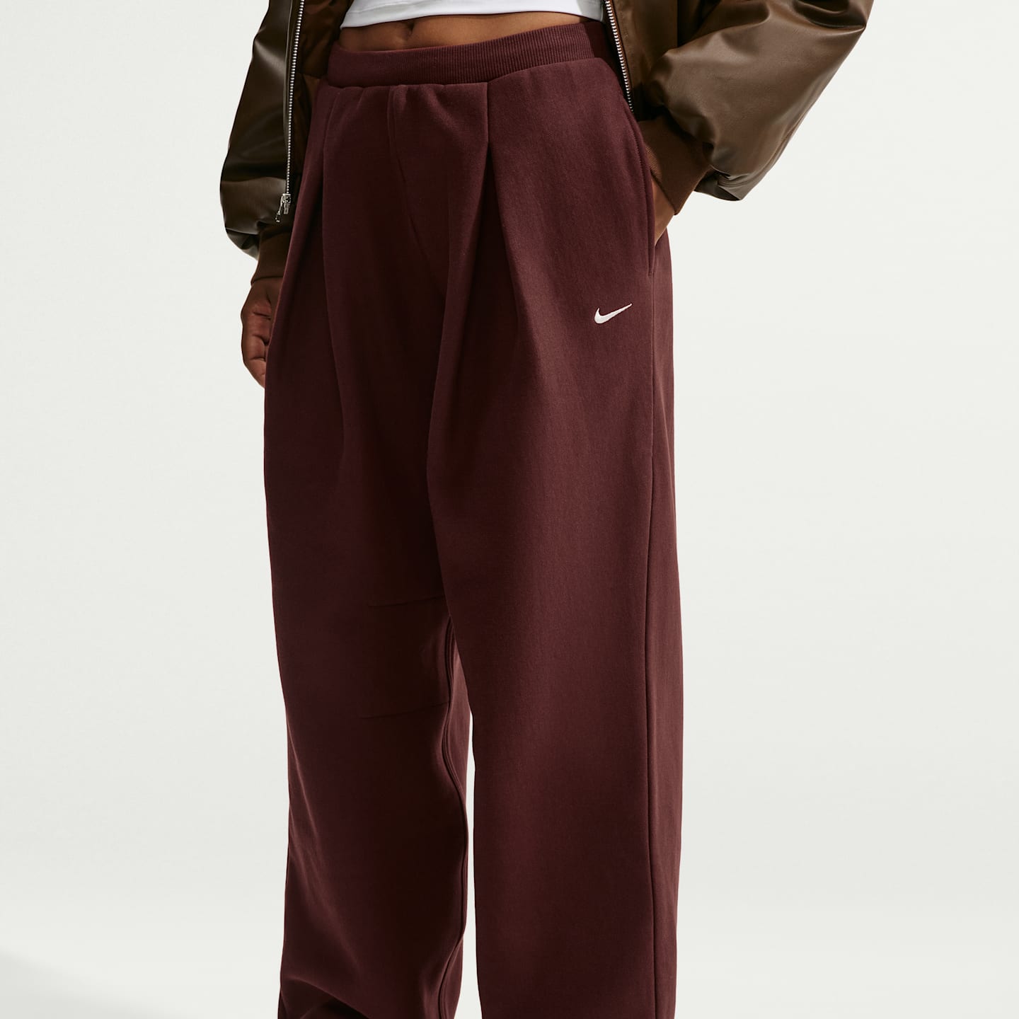 Женские брюки Nike Studio Fleece Heavyweight оверсайз со складками, высокая посадка, цвет: Молочный — фото 2
