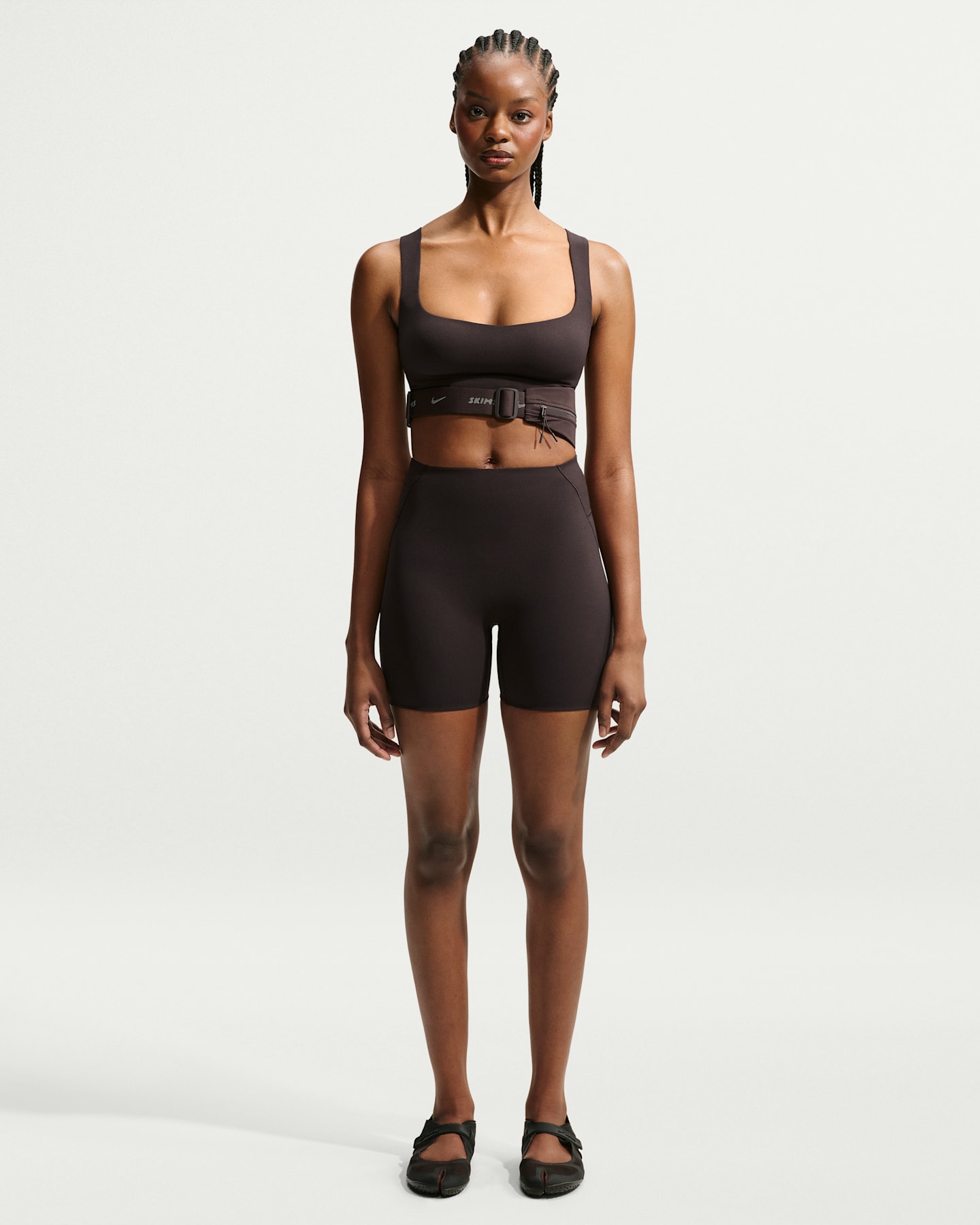Женские шорты NikeSKIMS Studio Stretch, цвет: Кофейный — фото 8