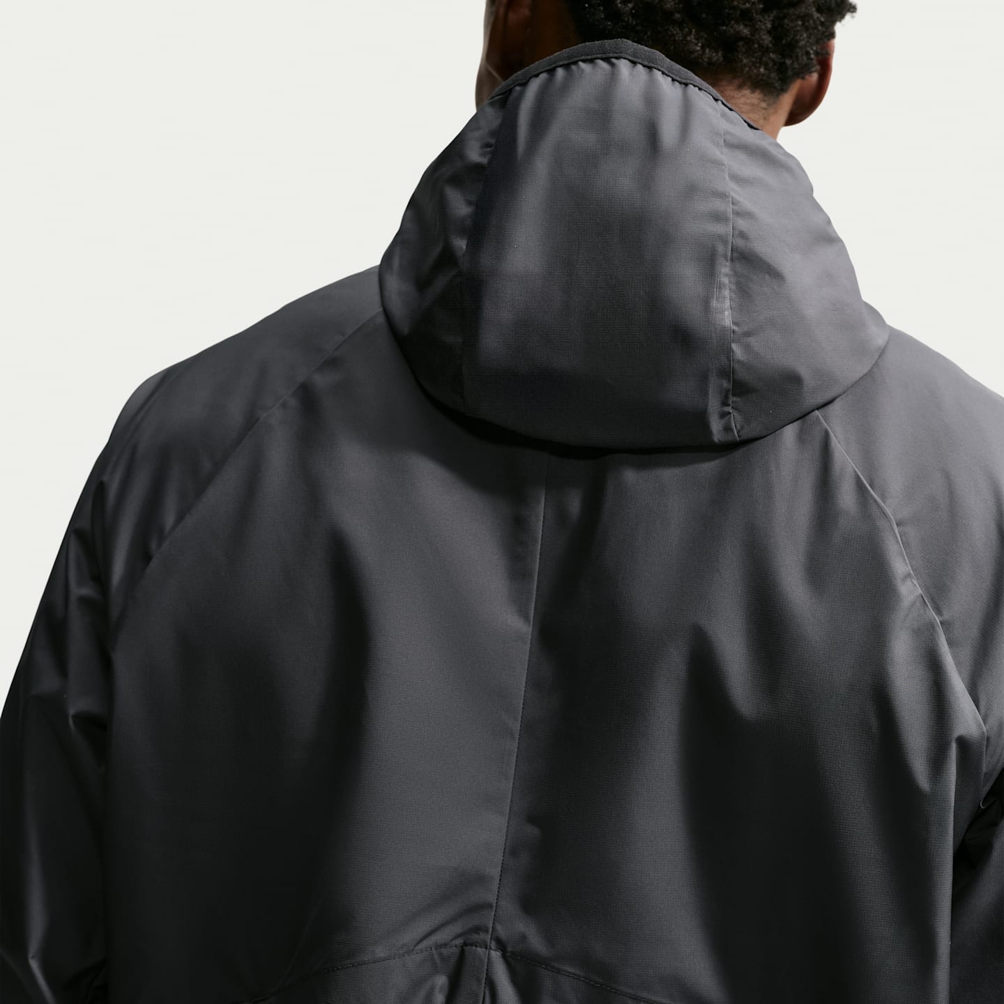 Мужская футбольная куртка-дождевик Nike Academy Storm-FIT, цвет: Чёрный / Белый — фото 2