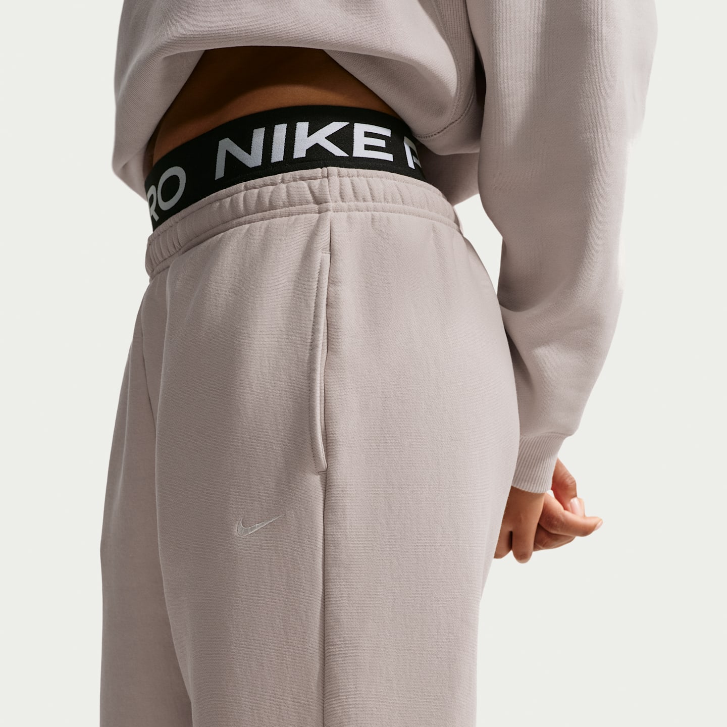 Женские джоггеры Nike Studio Fleece Heavyweight оверсайз с высокой посадкой, цвет: Кремовый / Молочный — фото 4