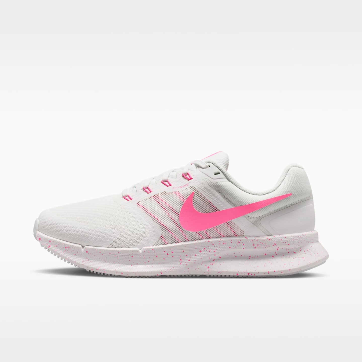 Женские кроссовки Nike Run Swift 3 Road Running, цвет: Снежный белый / Розовый сияющий — фото 1