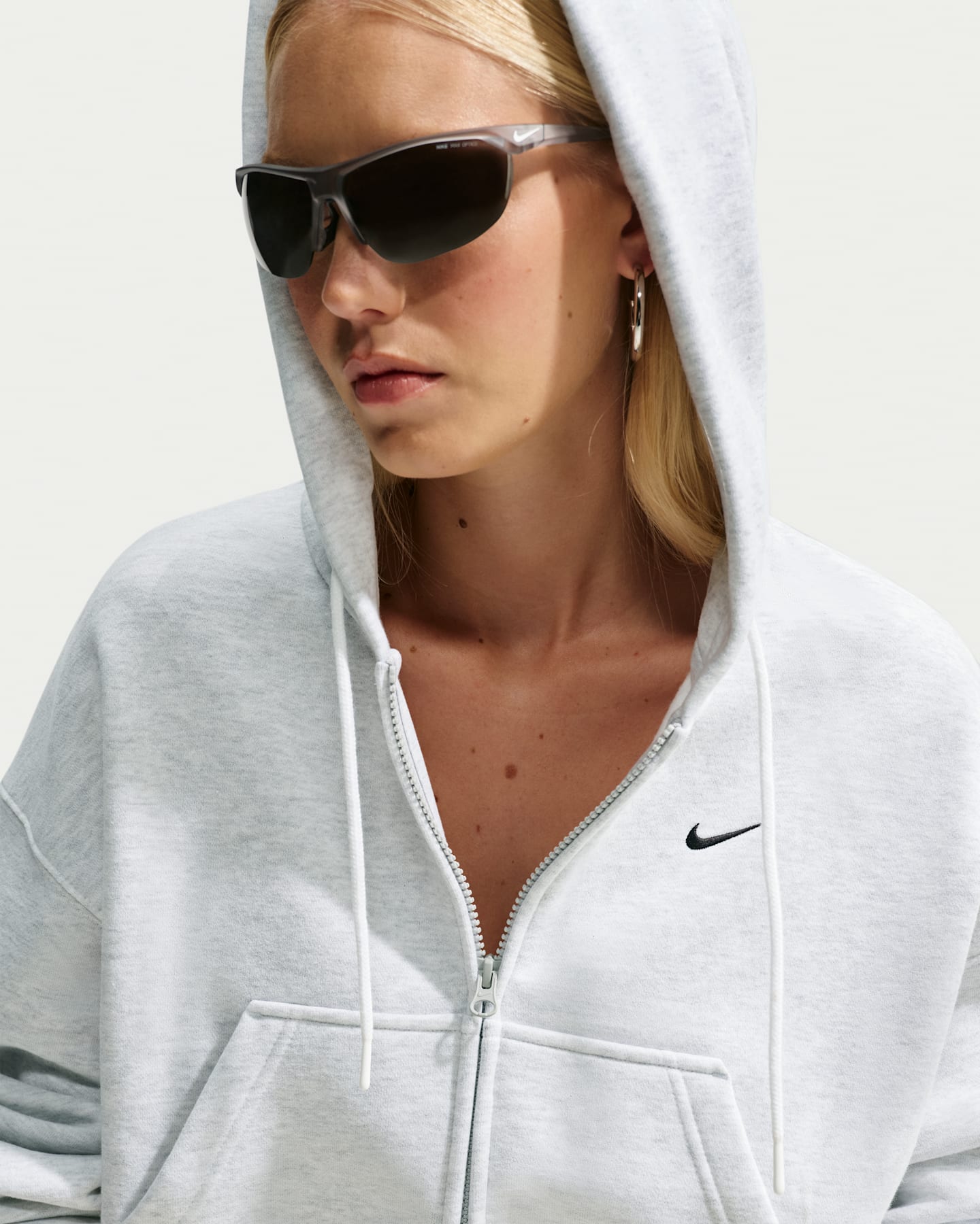 Женское худи Nike Studio Fleece Medium Weight Oversized Full-Zip Cropped, цвет: Берёзовый меланжевый / Чёрный — фото 8