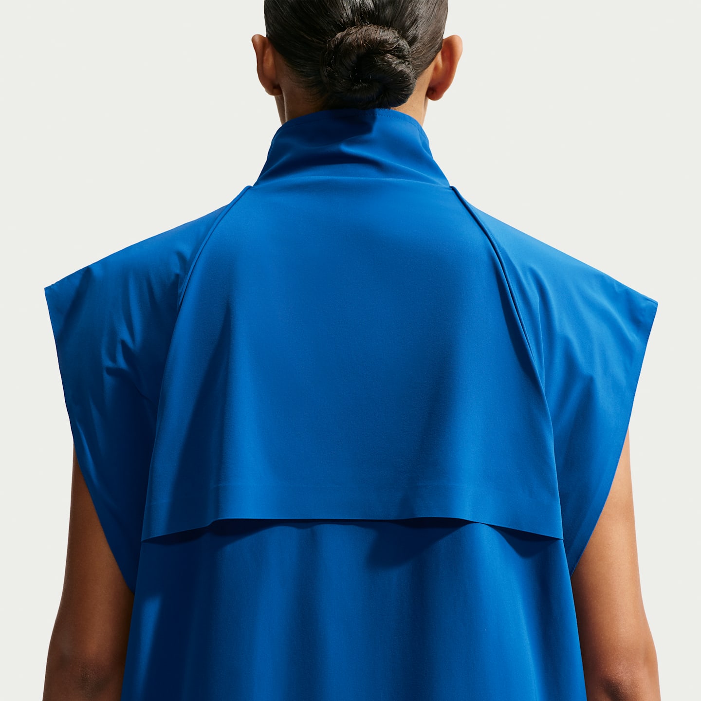 Женский жилет NikeSKIMS Stretch Nylon оверсайз из эластичного нейлона, цвет: Кобальтовый — фото 2