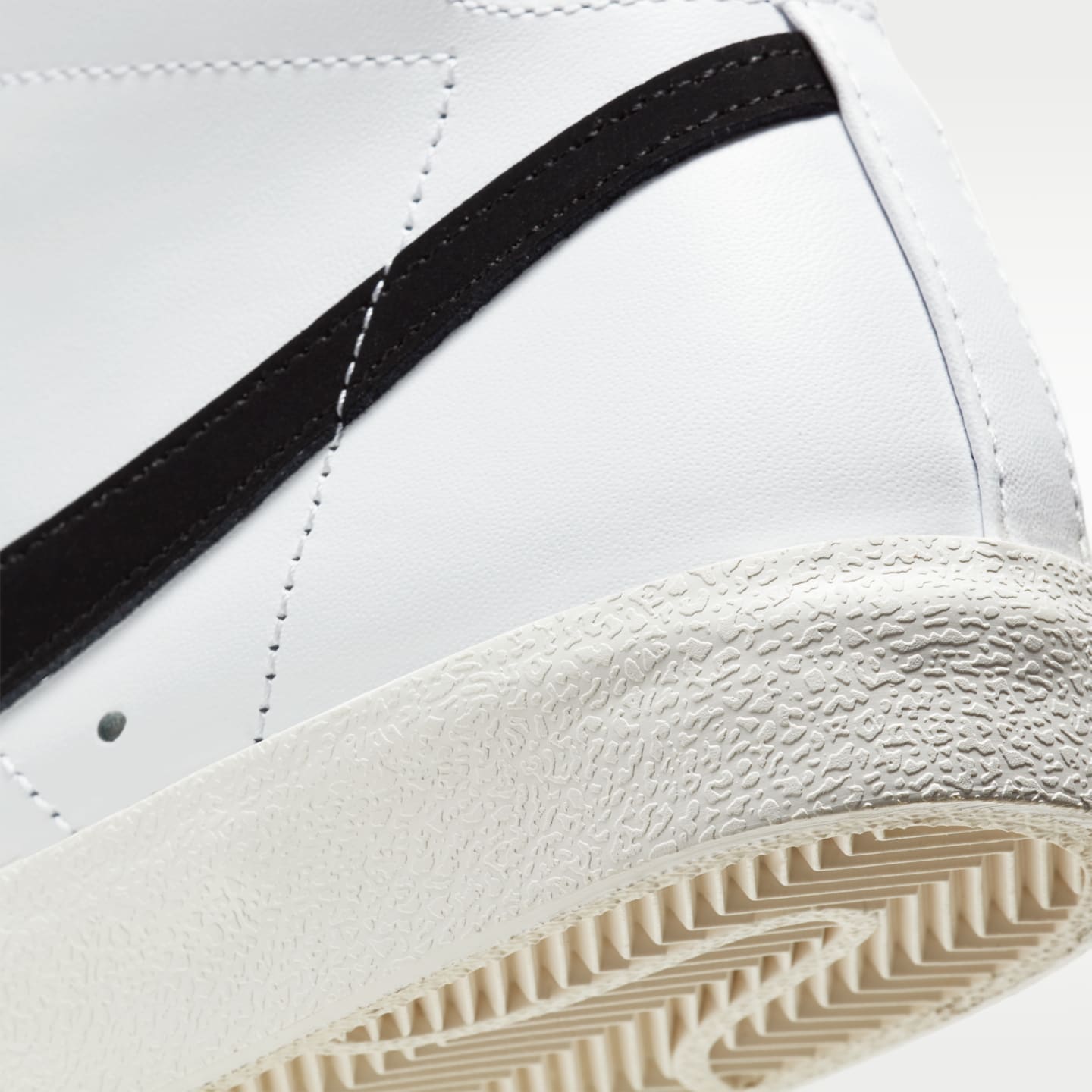 Женский пиджак Nike Blazer Mid '77, цвет: Белый / Молочный — фото 12